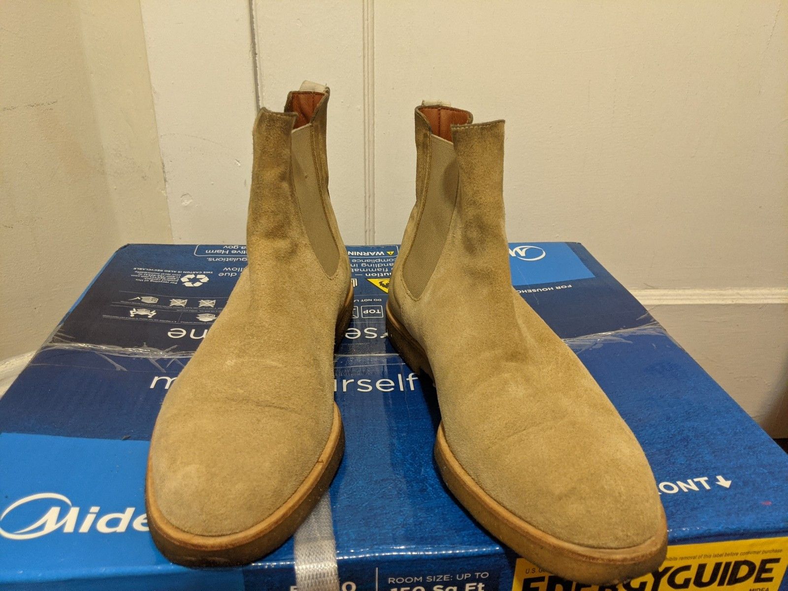 Common Projects Chelsea Boots Size US 8 / EU 41 - 1 Thumbnail