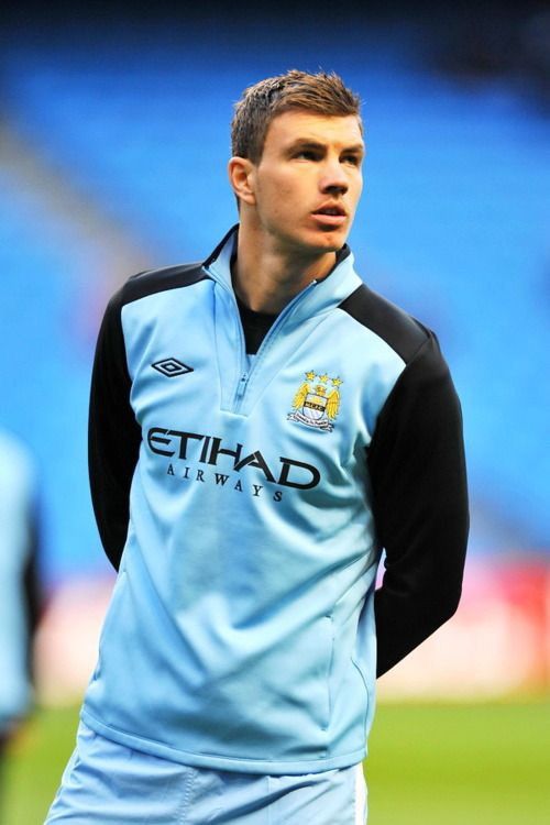 Umbro NWT MANCHESTER CITY UMBRO 2012/2013 FOOTBALL TRACK TOP Size US S / EU 44-46 / 1 - 15 Thumbnail