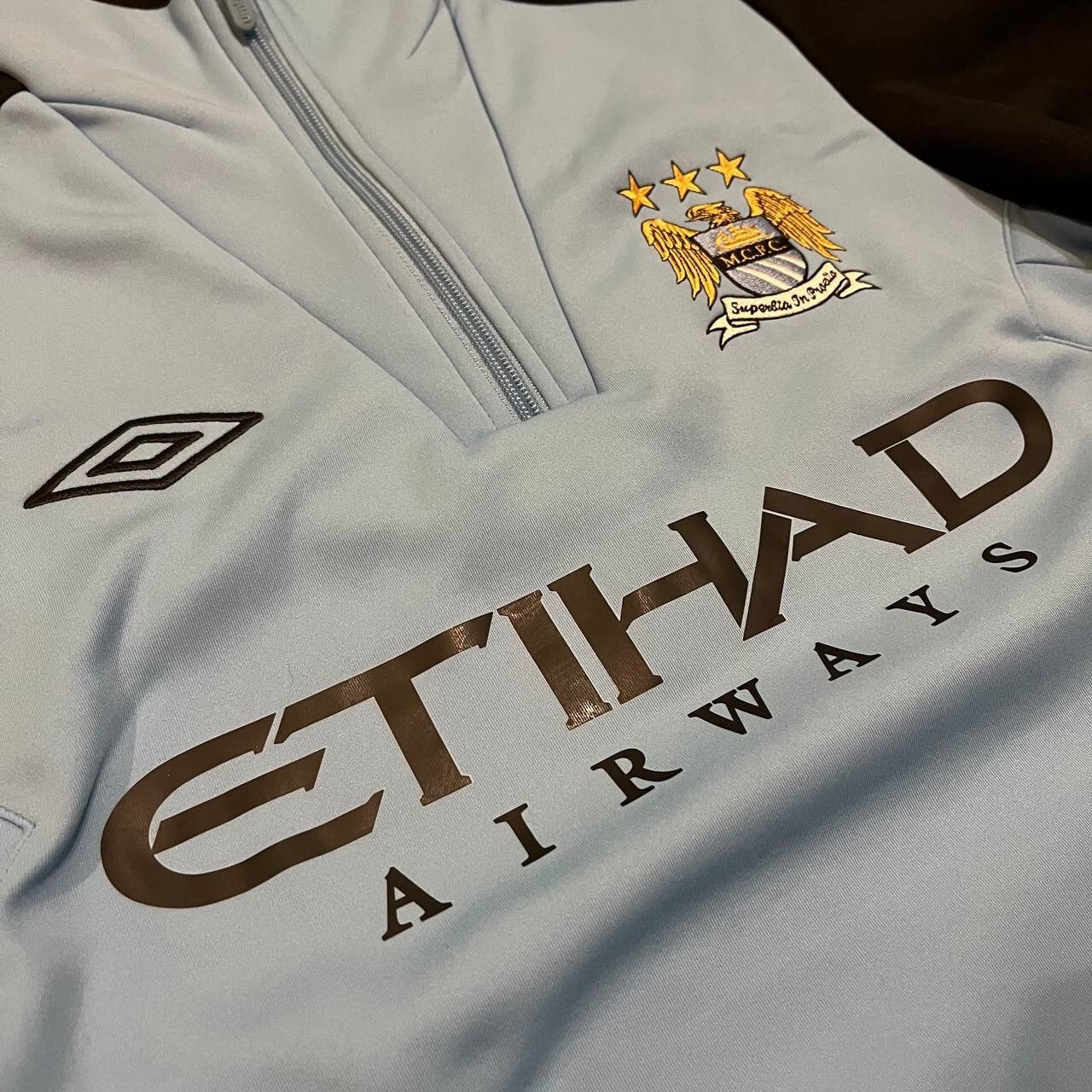 Umbro NWT MANCHESTER CITY UMBRO 2012/2013 FOOTBALL TRACK TOP Size US S / EU 44-46 / 1 - 3 Thumbnail