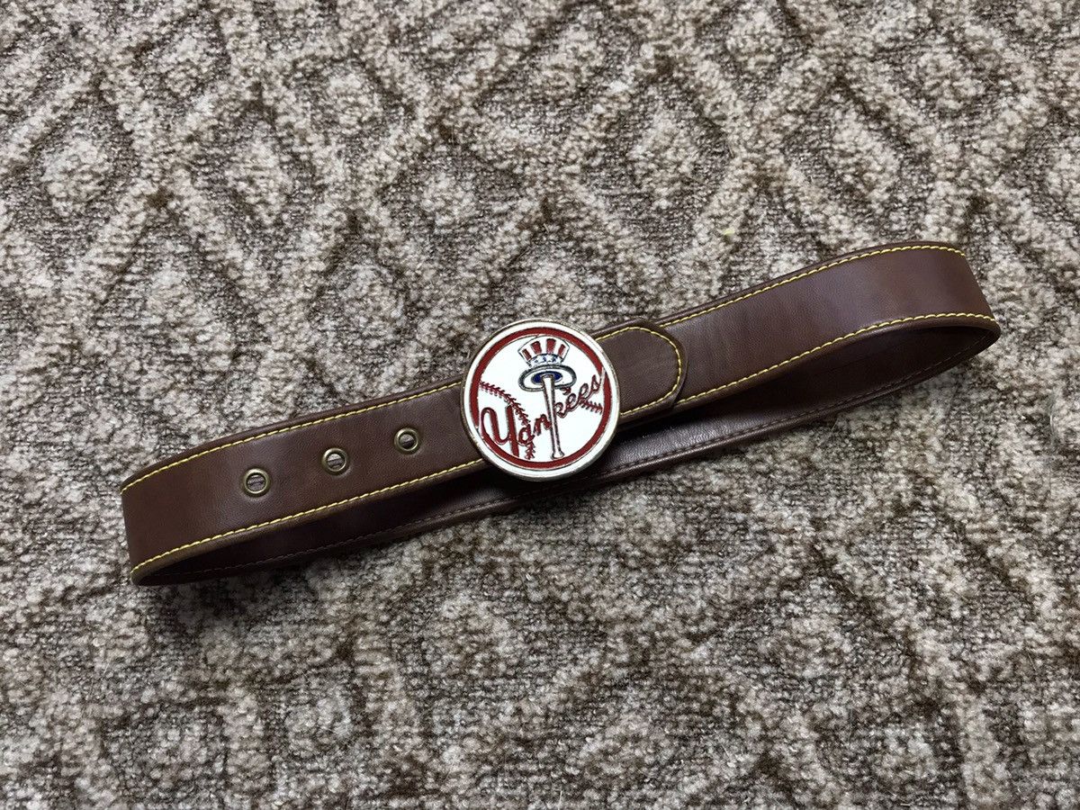 MLB Yankees Baseball MLB belt Size 26 - 2 Thumbnail