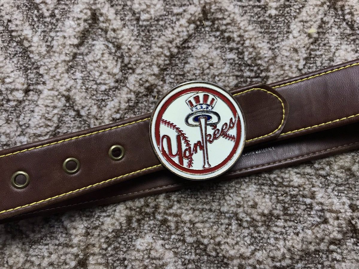MLB Yankees Baseball MLB belt Size 26 - 1 Thumbnail