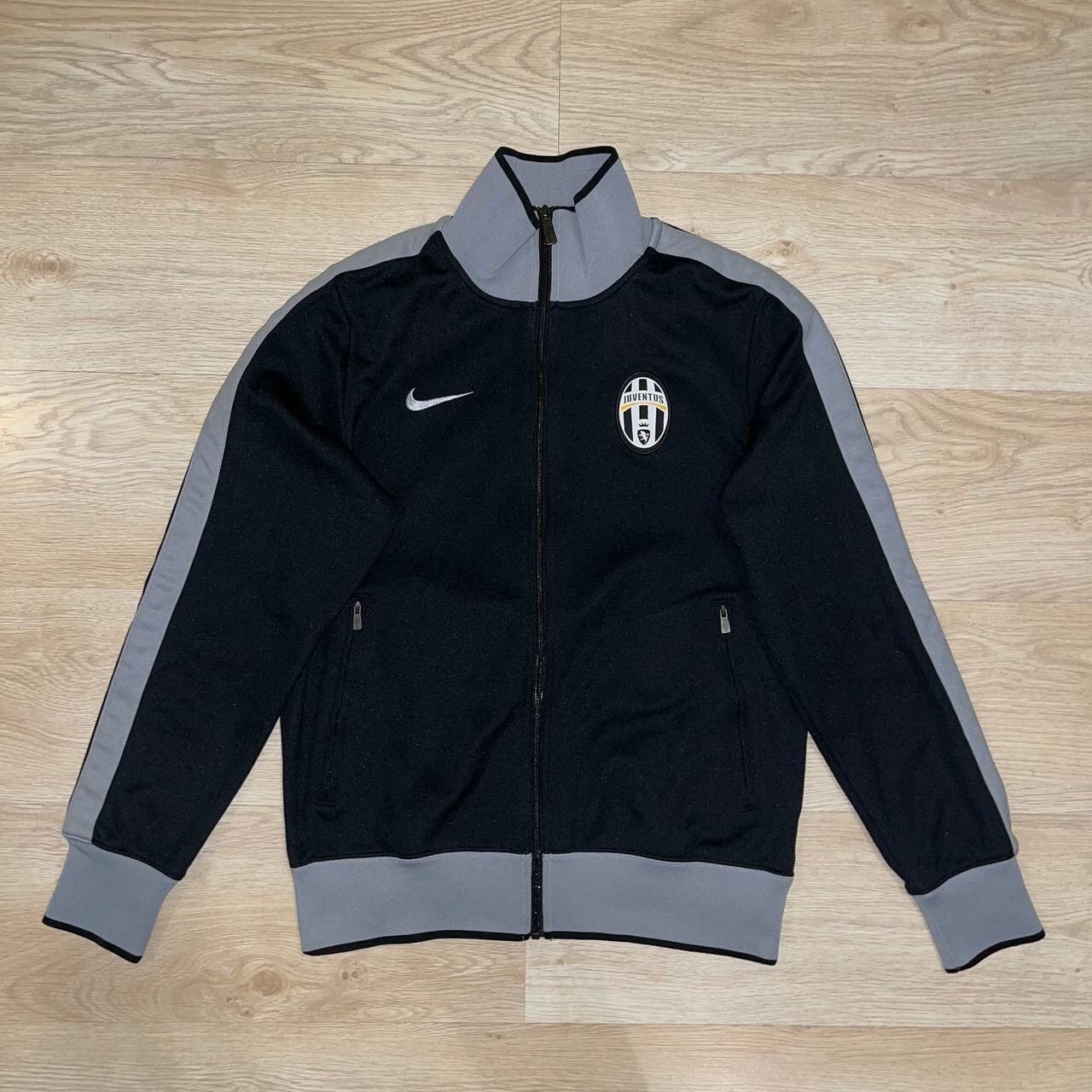 Nike JUVENTUS NIKE N98 2010/2011 FOOTBALL TRAINING JACKET Size US S / EU 44-46 / 1 - 1 Thumbnail