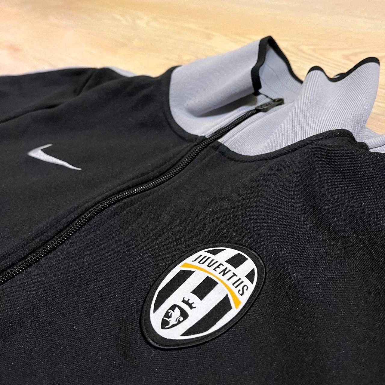 Nike JUVENTUS NIKE N98 2010/2011 FOOTBALL TRAINING JACKET Size US S / EU 44-46 / 1 - 3 Thumbnail