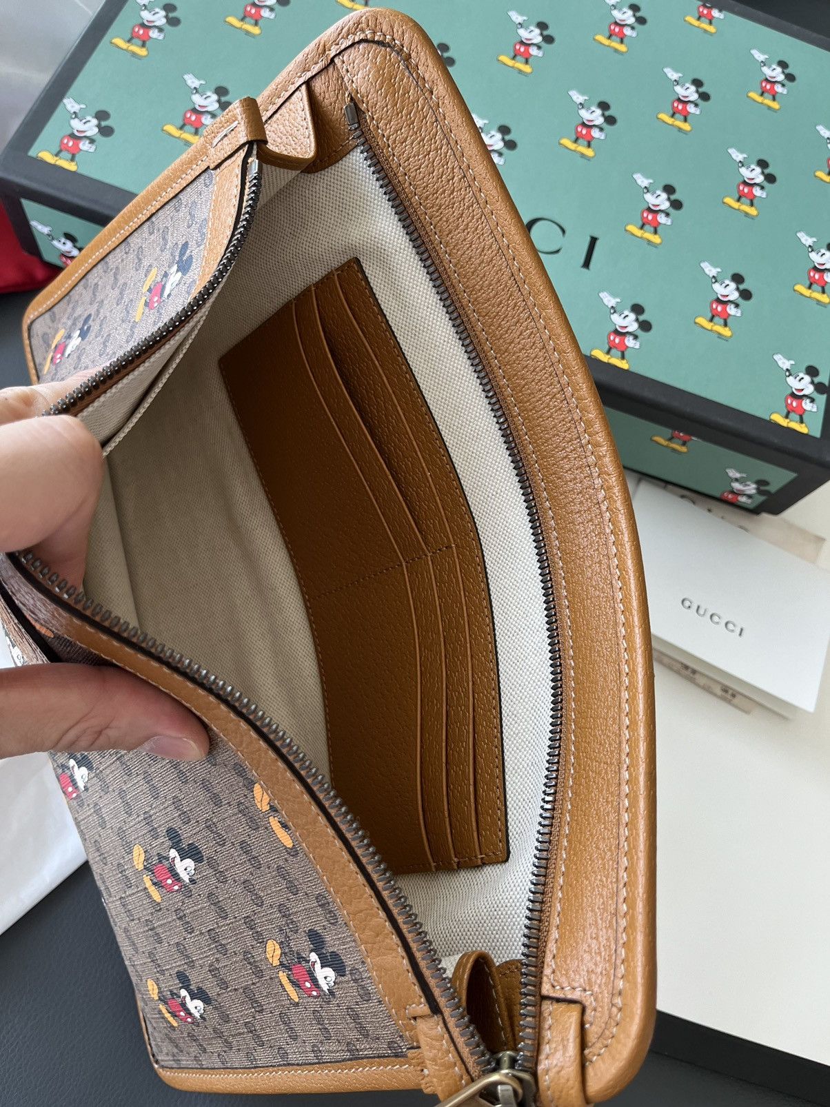 Disney × Gucci Super Runway Gucci x Disney Limited Edition Leather Pouch Size ONE SIZE - 15 Thumbnail