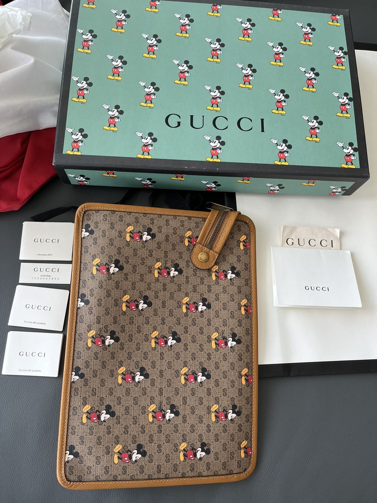 Disney × Gucci Super Runway Gucci x Disney Limited Edition Leather Pouch Size ONE SIZE - 20 Thumbnail