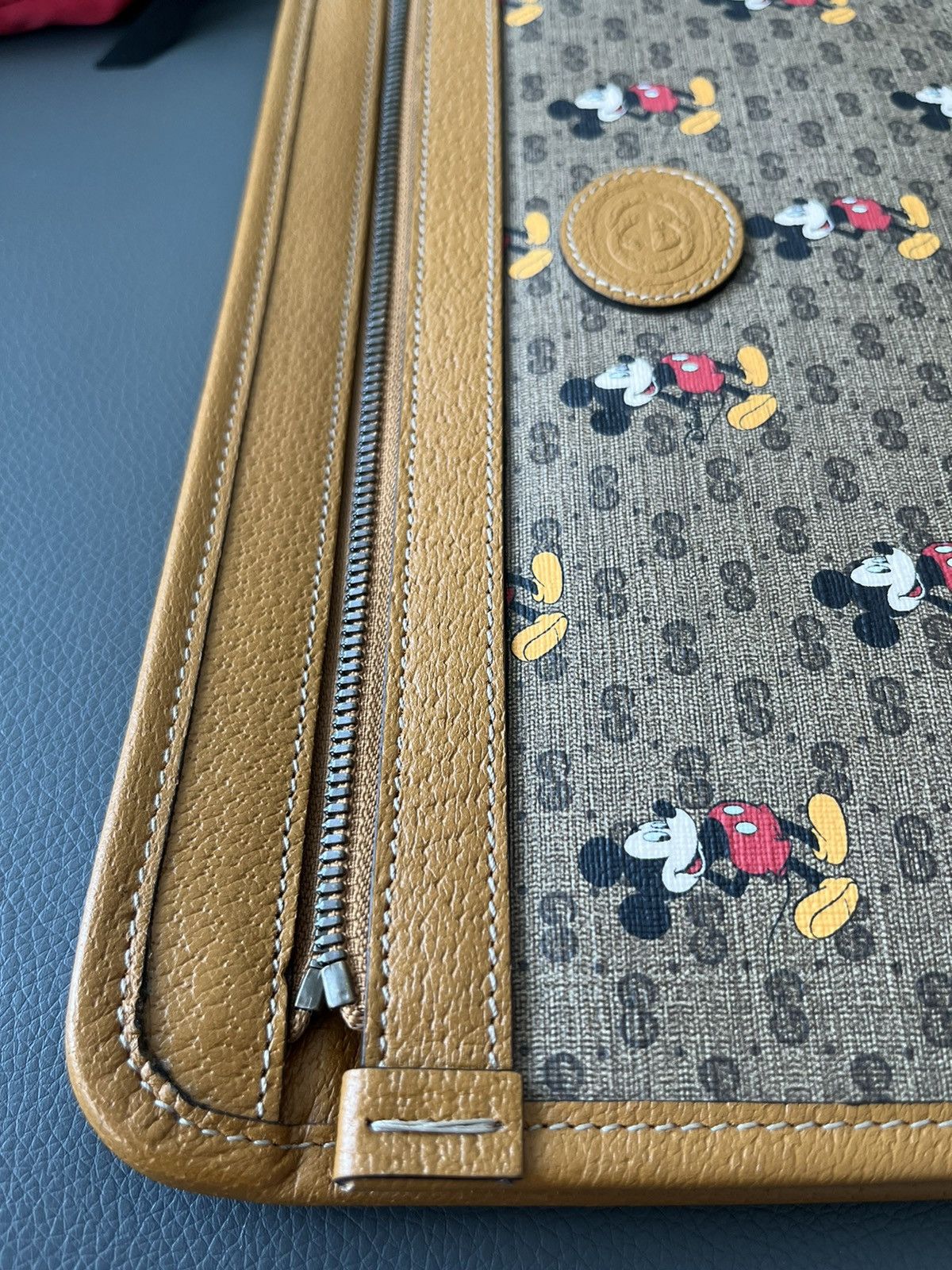 Disney × Gucci Super Runway Gucci x Disney Limited Edition Leather Pouch Size ONE SIZE - 22 Thumbnail
