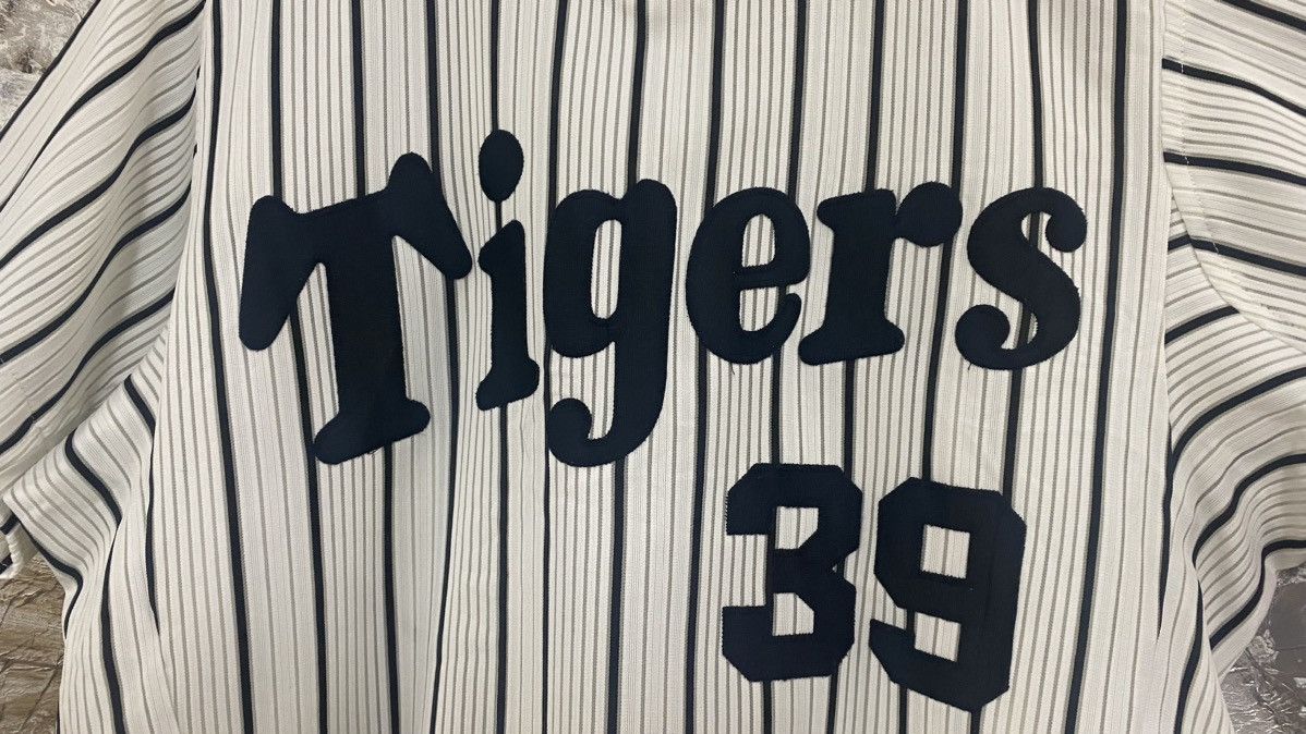 Descente BASEBALL JERSEY HANSHIN TIGER YANO 39 Size US L / EU 52-54 / 3 - 4 Thumbnail