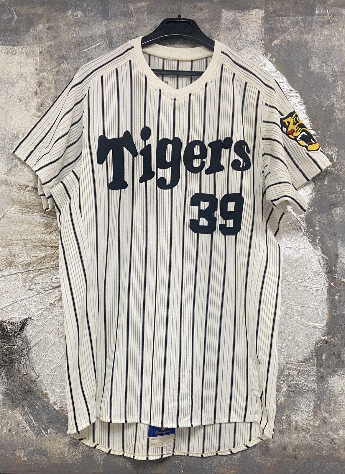 Descente BASEBALL JERSEY HANSHIN TIGER YANO 39 Size US L / EU 52-54 / 3 - 1 Thumbnail
