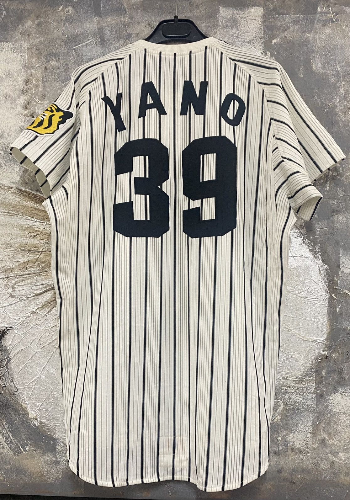 Descente BASEBALL JERSEY HANSHIN TIGER YANO 39 Size US L / EU 52-54 / 3 - 6 Thumbnail