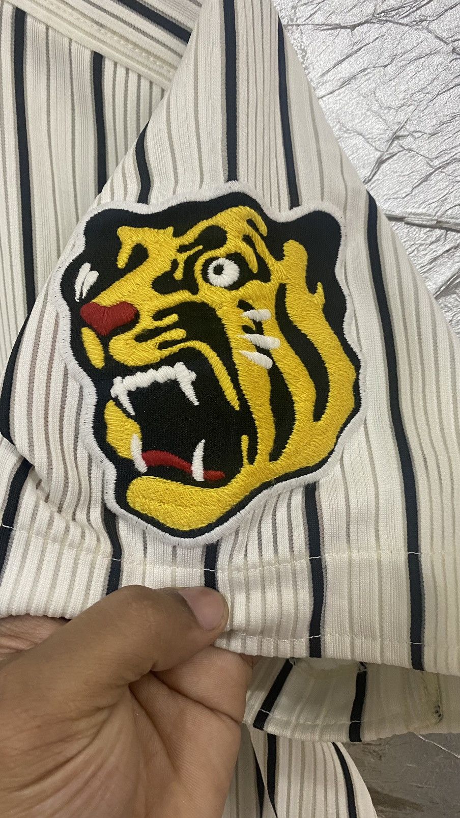 Descente BASEBALL JERSEY HANSHIN TIGER YANO 39 Size US L / EU 52-54 / 3 - 5 Thumbnail