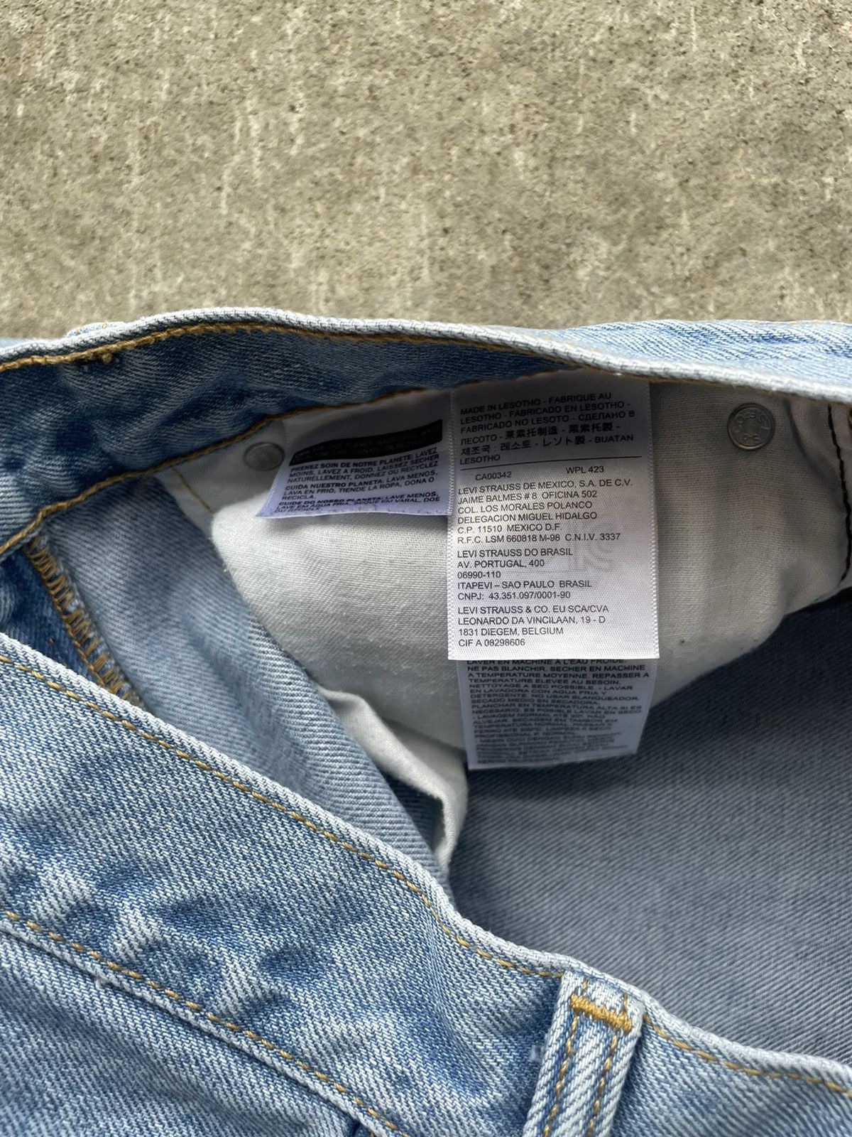 Levi's Levi’s 505 Light Wash Denim Jeans Size US 31 - 8 Thumbnail