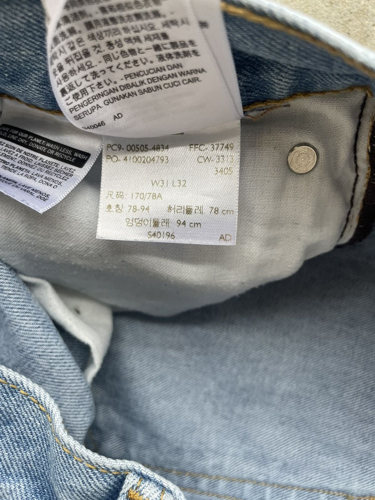 Levi's Levi’s 505 Light Wash Denim Jeans Size US 31 - 9 Thumbnail