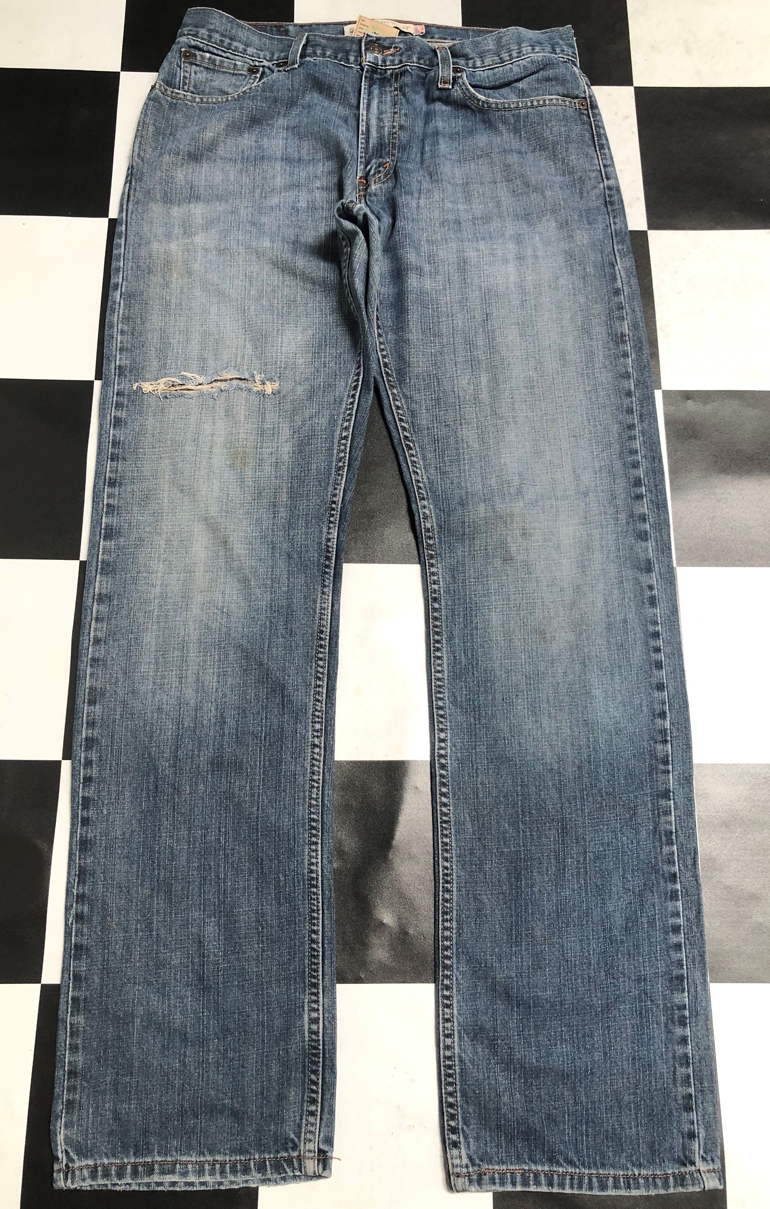Levis 514 Distressed Slim Straight Jeans L36