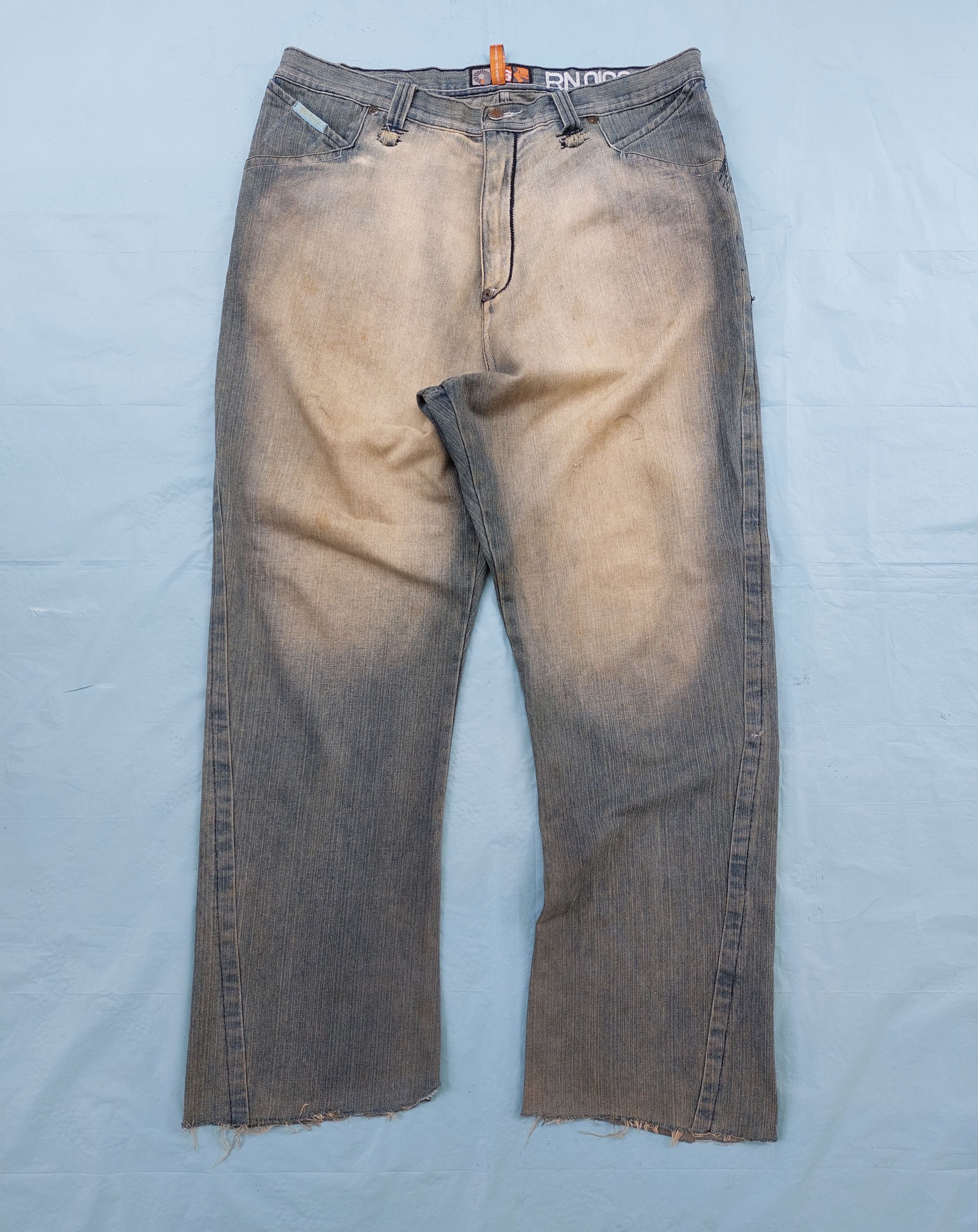 AKADEMIKS distressed jeans