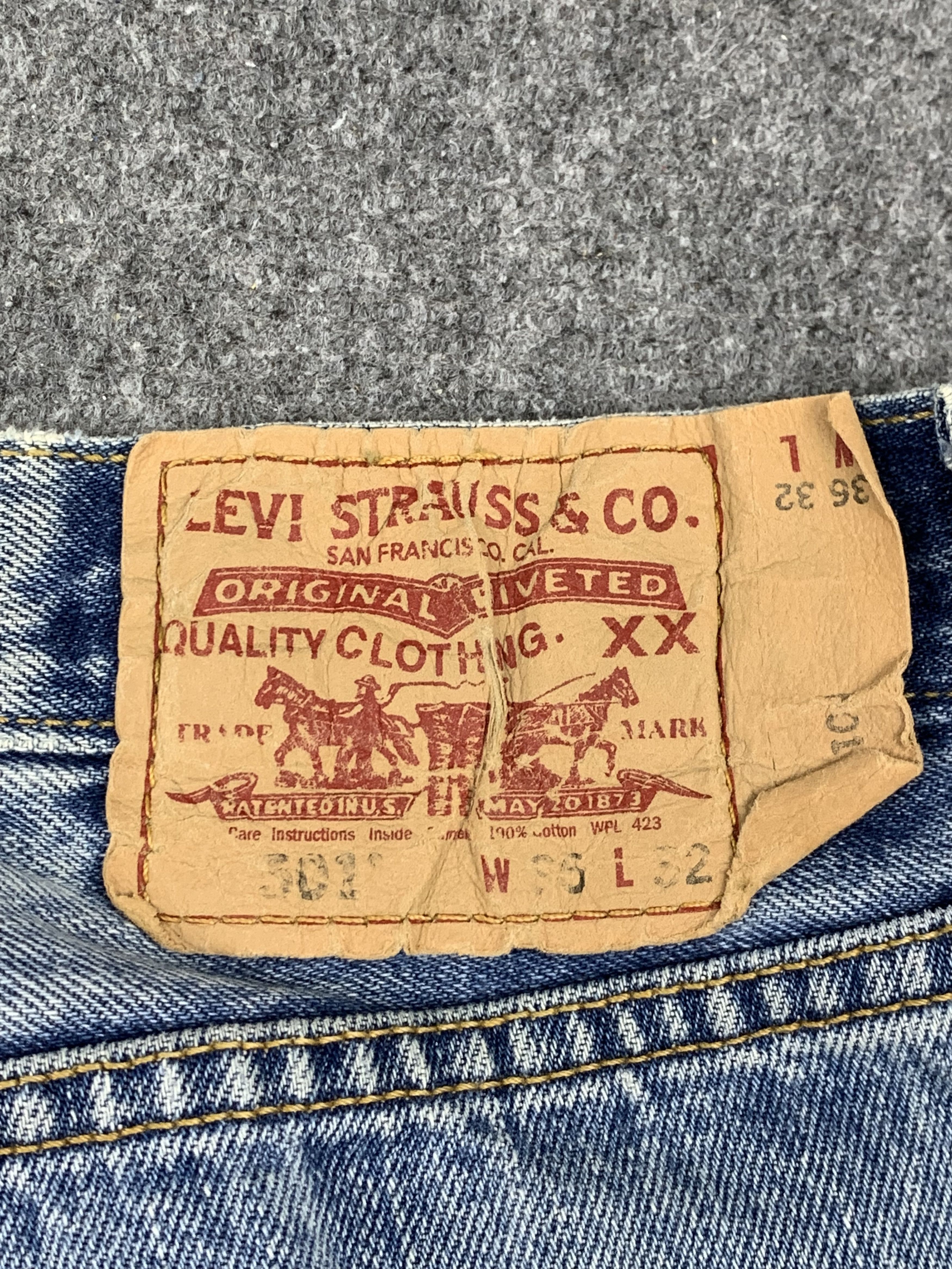 Levi's Vintage 90s Levis 501 Faded Blue Jeans DP1743 Size US 35 - 5 Thumbnail