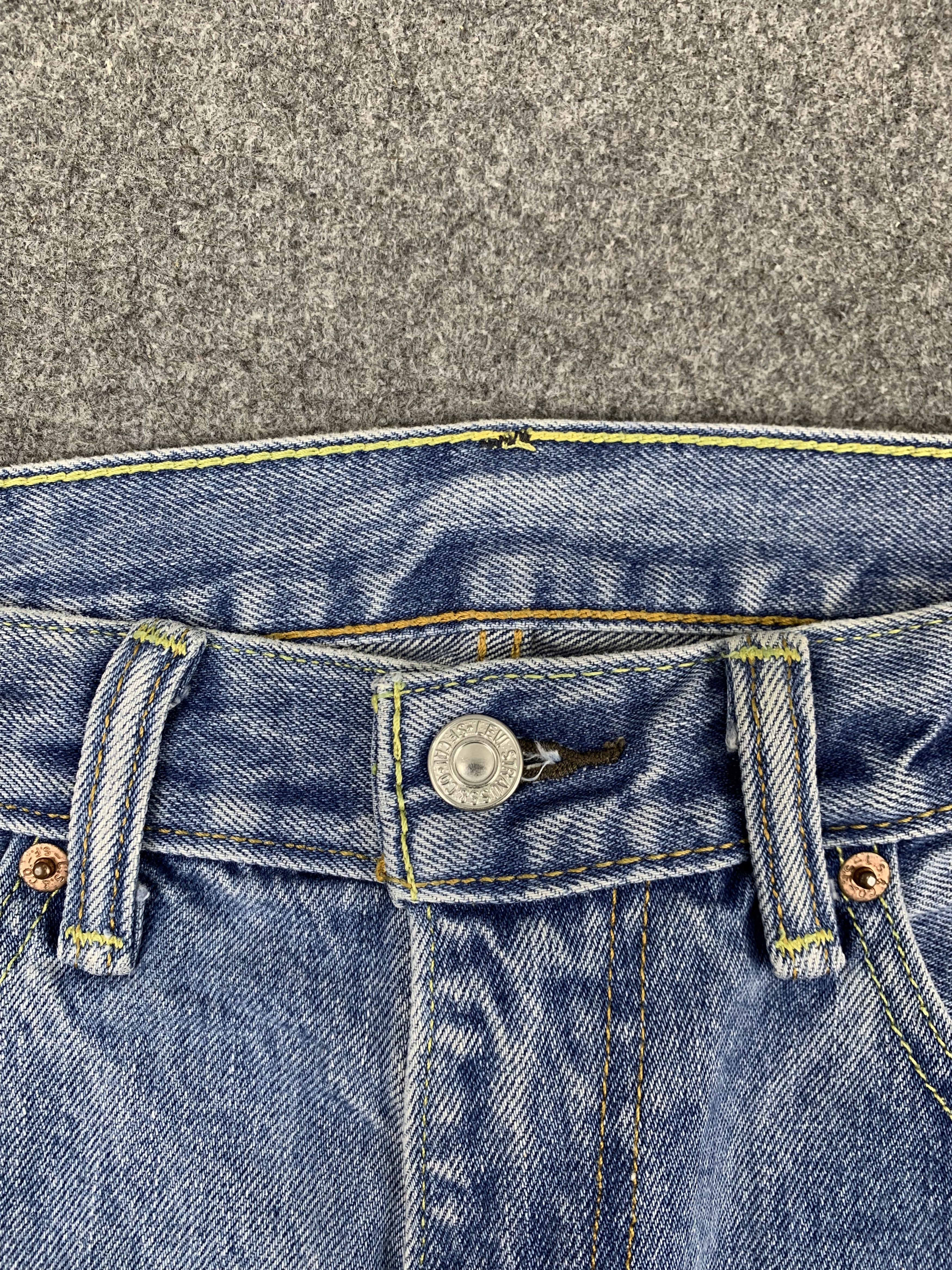 Levi's Vintage Levis 505 Light Wash Jeans DP1753 Size US 35 - 12 Thumbnail
