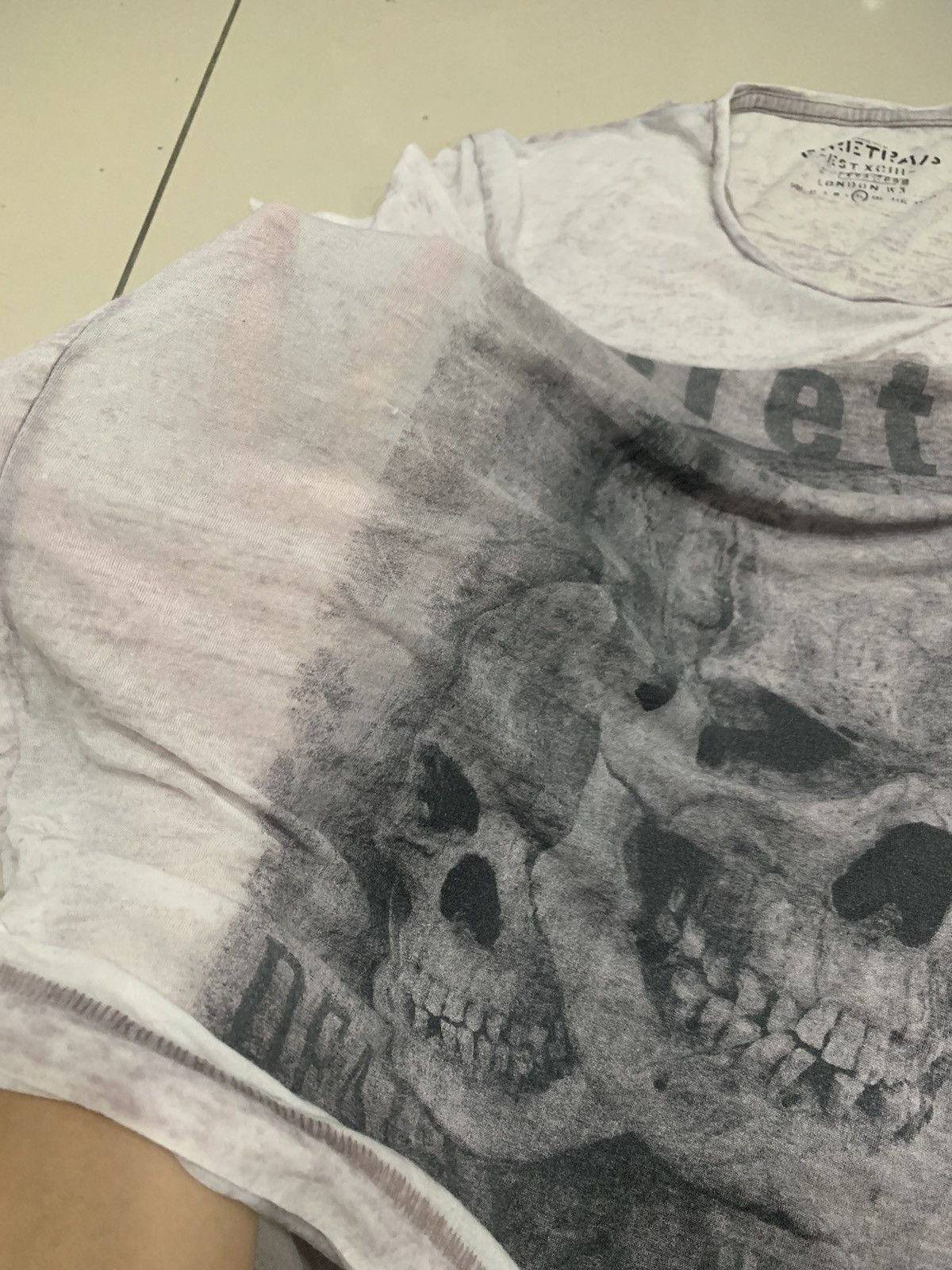 Firetrap DISTRESSED PATTERN SEETHROUGH THIN LAYER SKULL PRINT SHIRT Size US XL / EU 56 / 4 - 7 Thumbnail