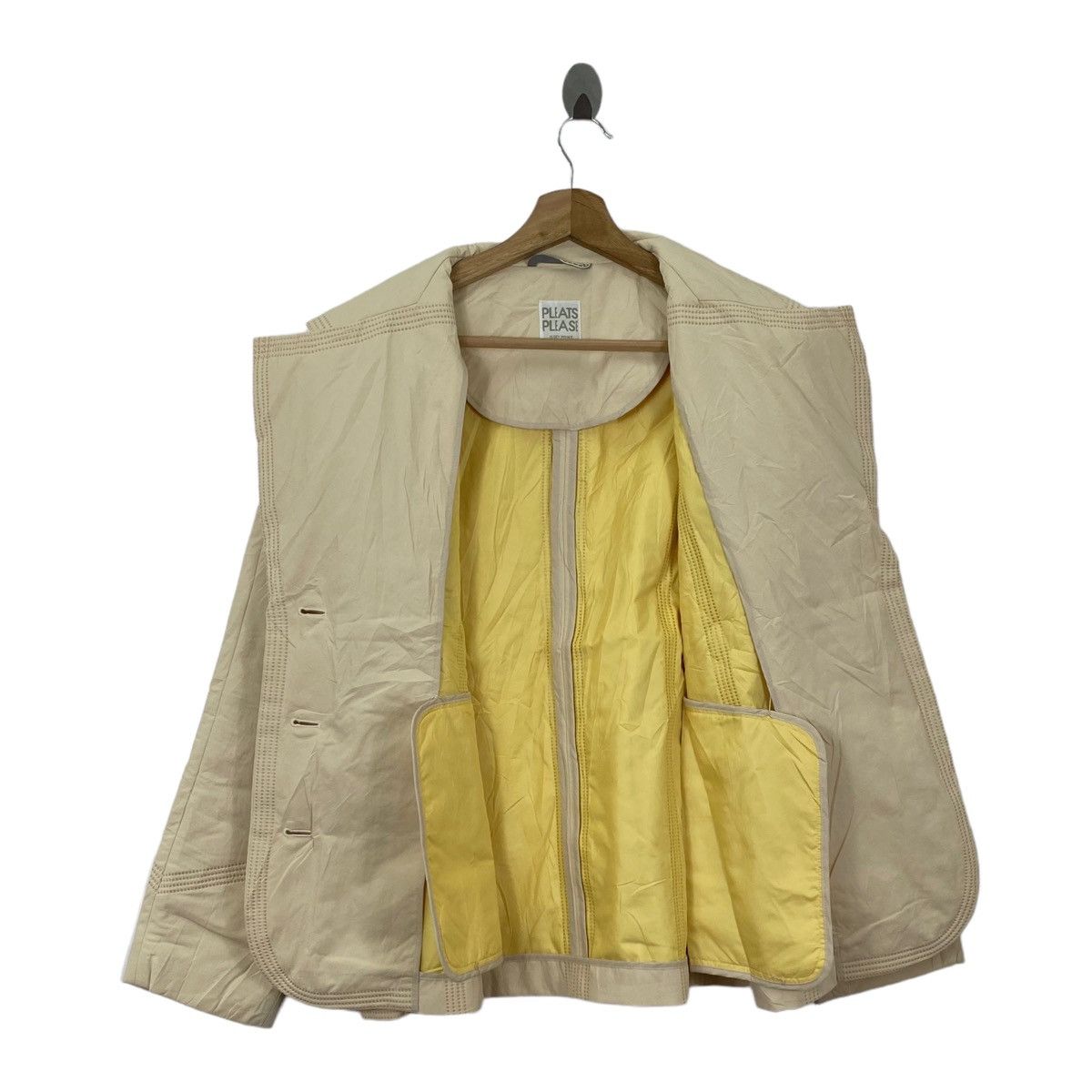 Issey Miyake PLEATS PLEASE By Issey Miyake Japan Brand Beige Coat Jaket Size US M / EU 48-50 / 2 - 4 Thumbnail