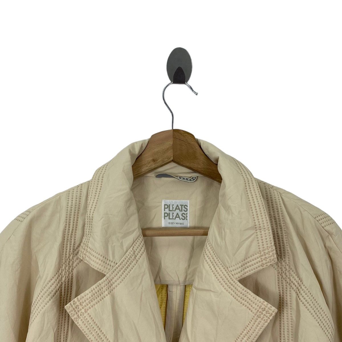 Issey Miyake PLEATS PLEASE By Issey Miyake Japan Brand Beige Coat Jaket Size US M / EU 48-50 / 2 - 2 Thumbnail