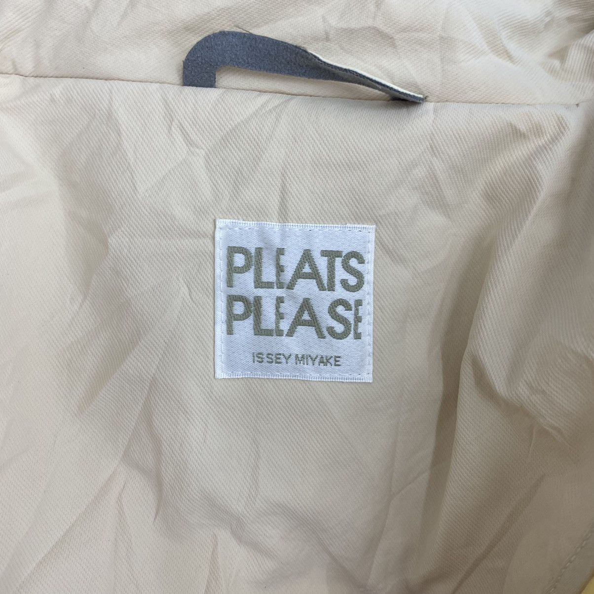 Issey Miyake PLEATS PLEASE By Issey Miyake Japan Brand Beige Coat Jaket Size US M / EU 48-50 / 2 - 7 Thumbnail