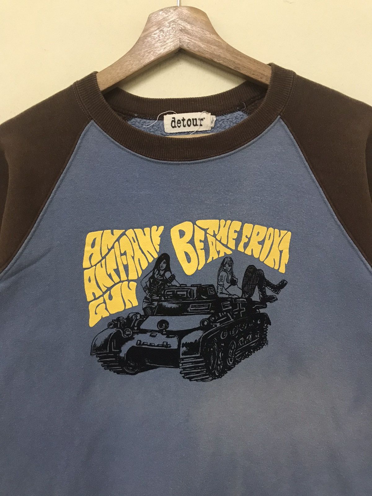 Vintage Vintage 90s Anti Tank Gun Sweatshirt Big Printed Size US L / EU 52-54 / 3 - 7 Thumbnail