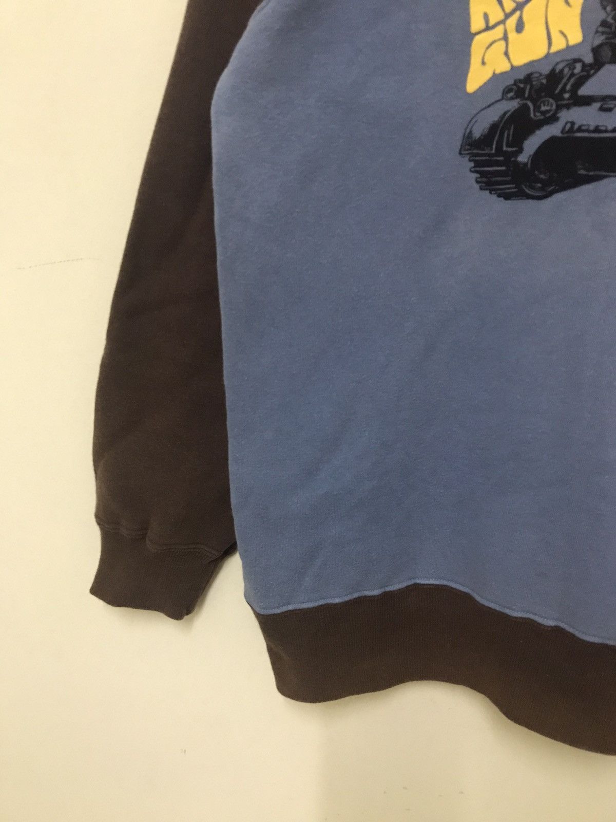 Vintage Vintage 90s Anti Tank Gun Sweatshirt Big Printed Size US L / EU 52-54 / 3 - 8 Thumbnail