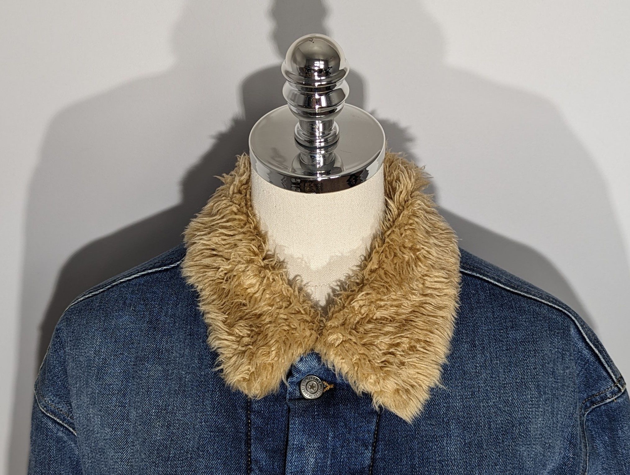 DELUXE Golden Goose Deluxe Brand Faux-Fur Denim Womens Sherpa S-M Size S / US 4 / IT 40 - 19 Thumbnail
