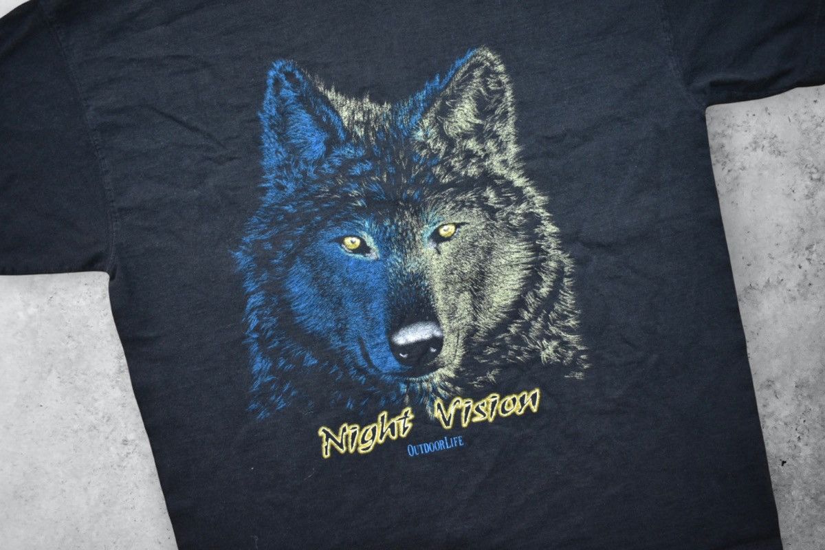 Vintage Vintage Y2K Wolves ‘Night Vision’ T-Shirt (M) Size US M / EU 48-50 / 2 - 2 Thumbnail