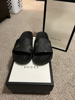 Gucci gg supreme on sale tiger slide sandal