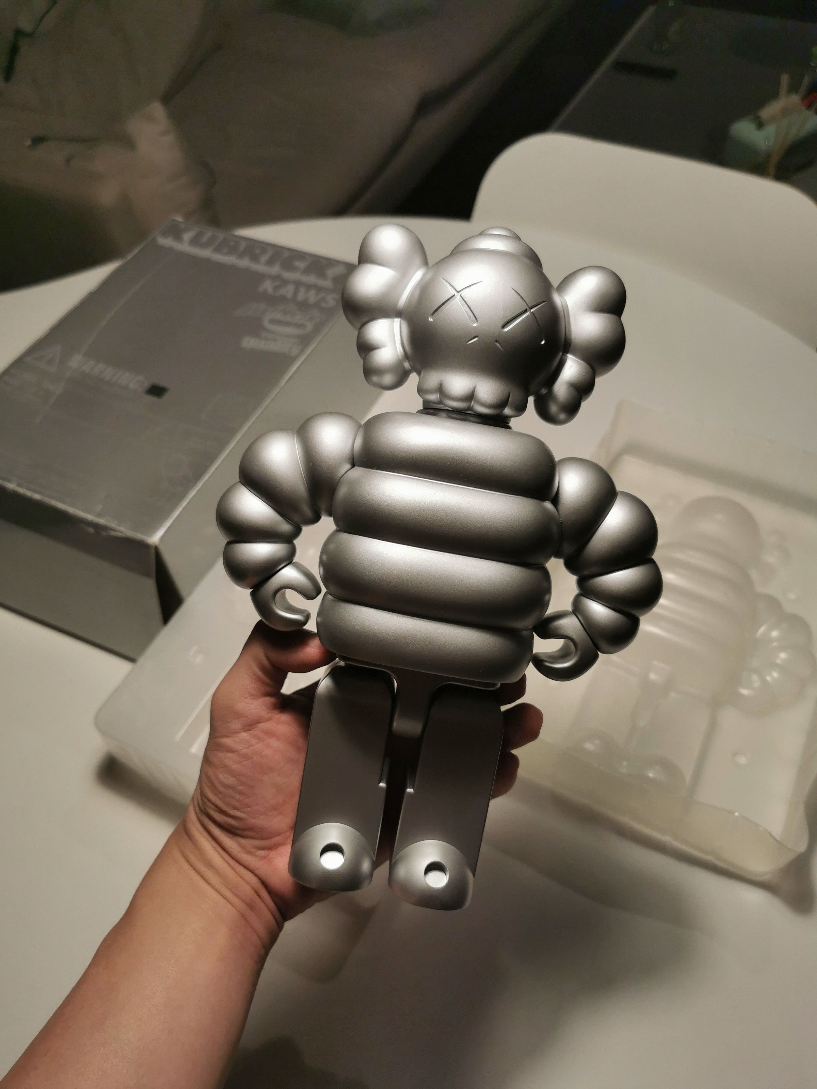 MEDICOM TOY - KAWS×HECTIC   KUBRICK 103: KAWS (BRIAN DONNELLY), 400% Mad Hectic Kubrick