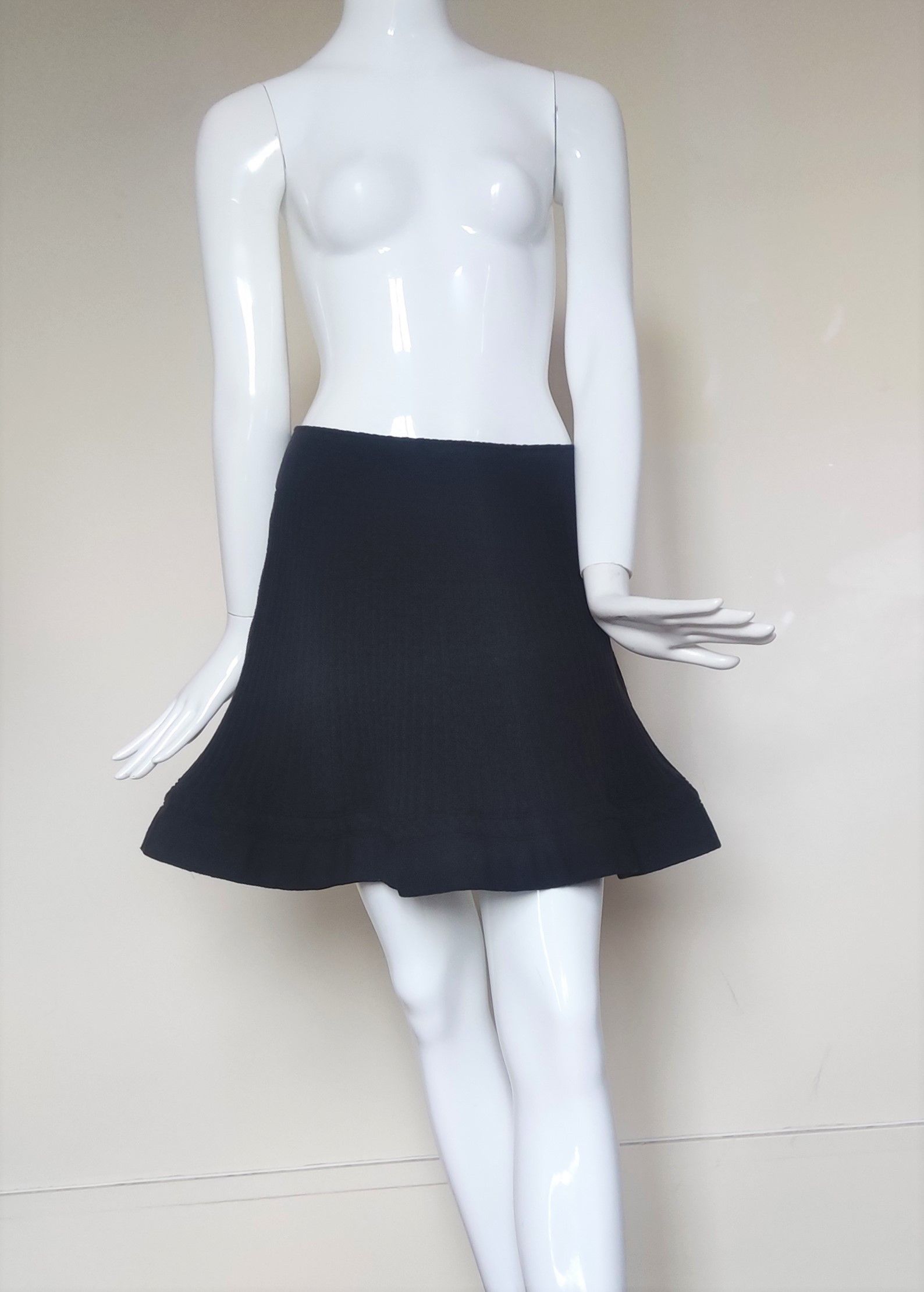 スカート ALAIA Women Mid Skirts AA9J2306K053A 000 White Alaia ALAIA Women Mid Skirts AA9J2306K053A 000 White | Grailed