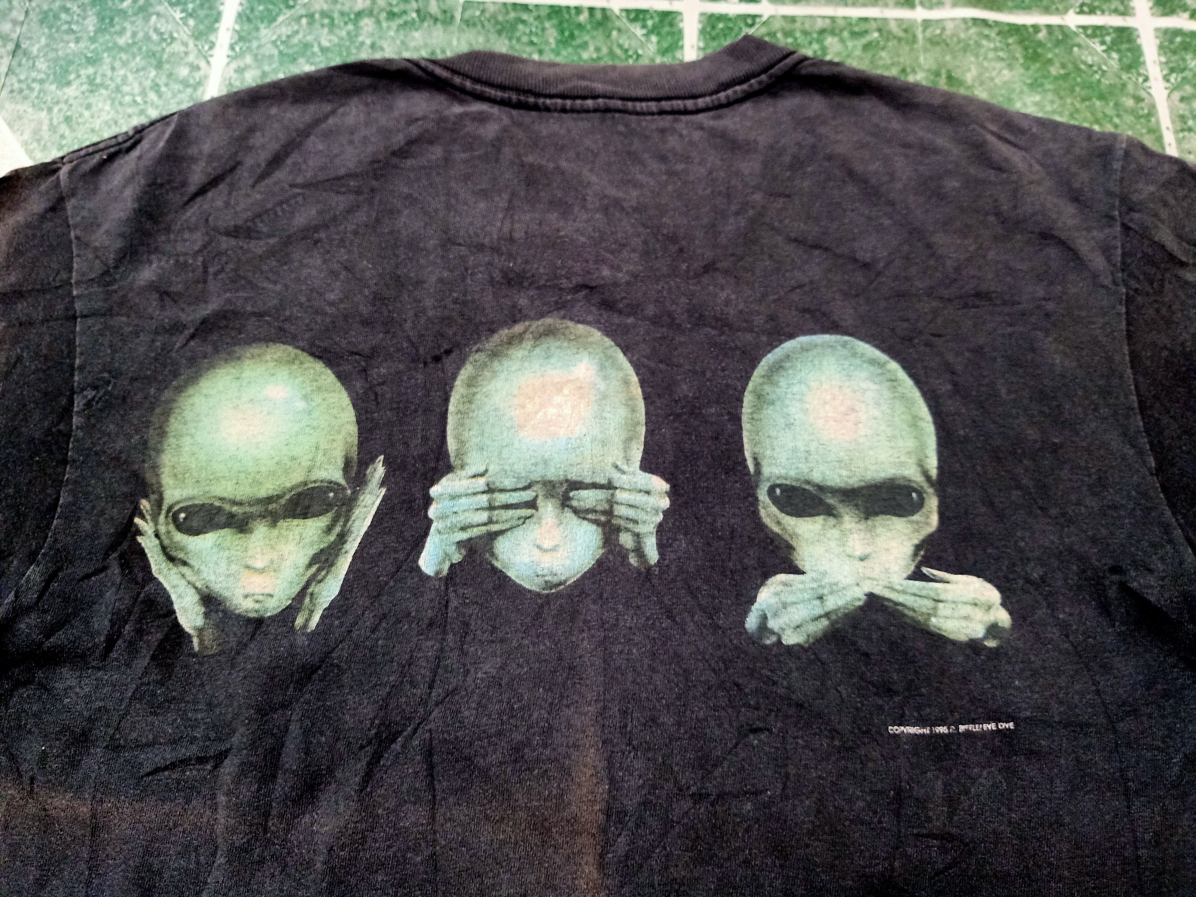 Alien Workshop Sunfaded Distressed Thrashed Alien Workshop ©1995 t shirt Size US L / EU 52-54 / 3 - 10 Thumbnail