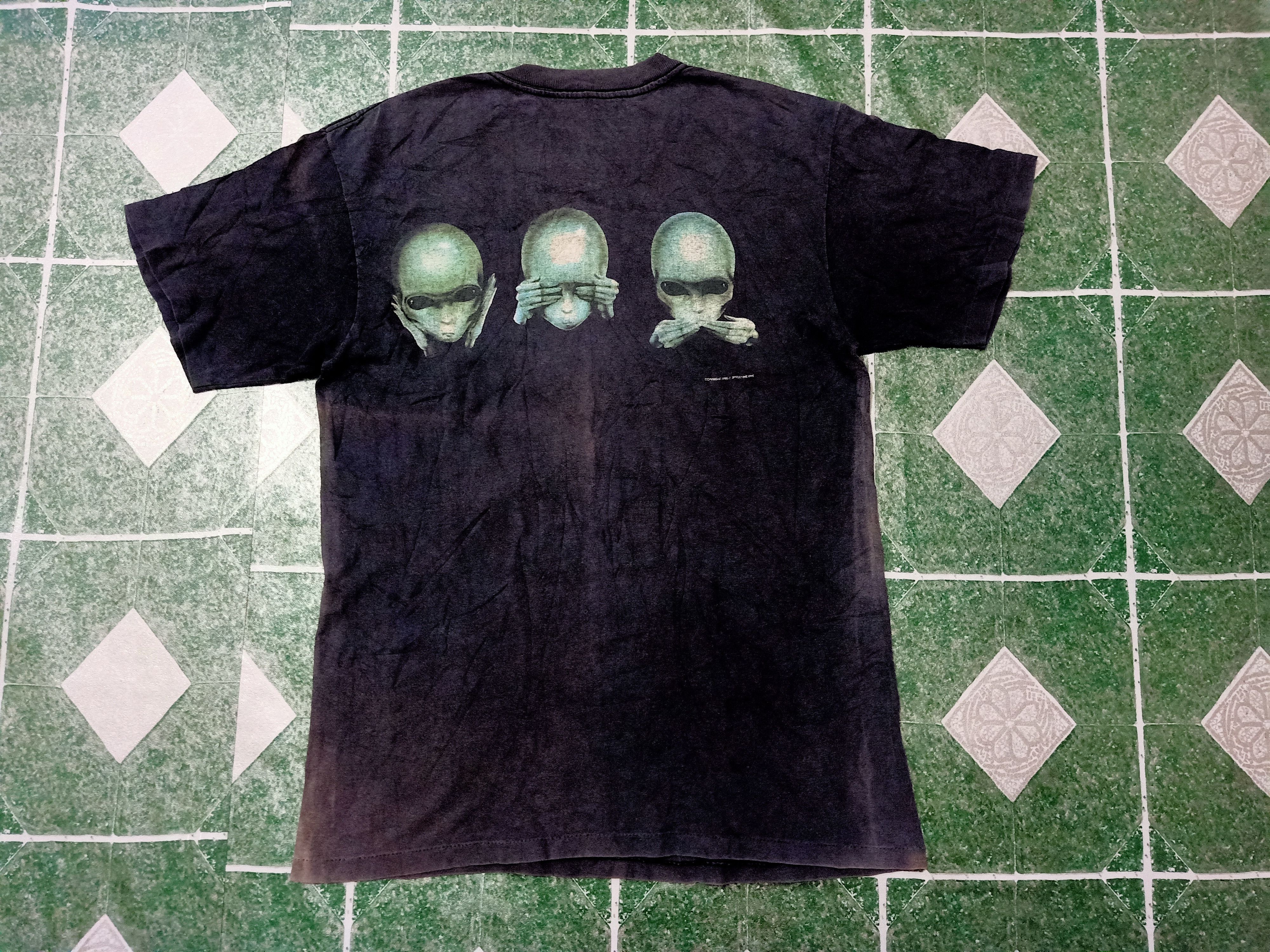 Alien Workshop Sunfaded Distressed Thrashed Alien Workshop ©1995 t shirt Size US L / EU 52-54 / 3 - 9 Thumbnail