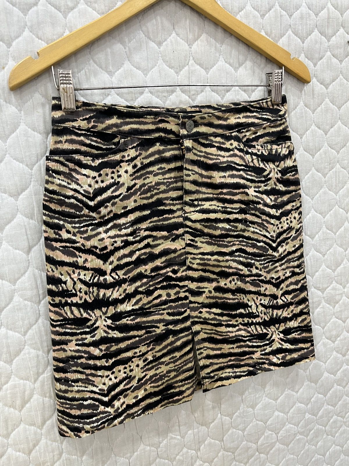 Hypebeast × Japanese Brand (Nnn). WORLD WIDE LOVE! JAPANESE HYPEBEAST SKIRT Size 27" / US 4 / IT 40 - 3 Thumbnail