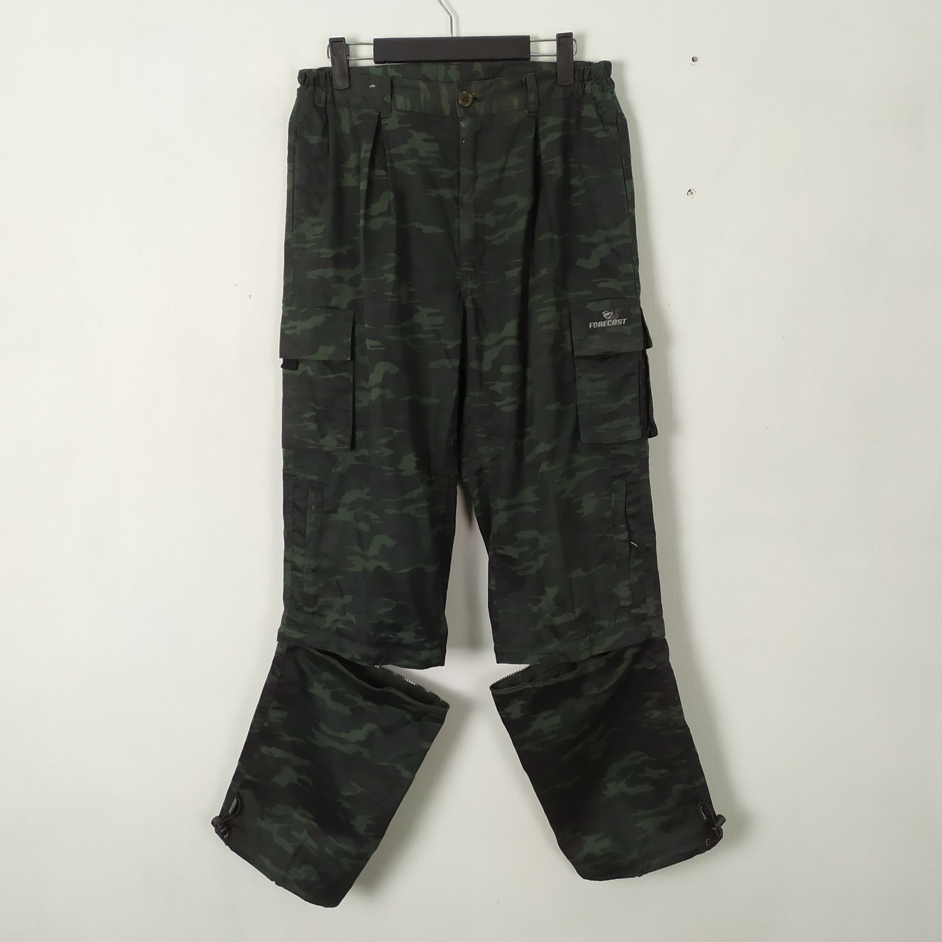 Japanese Brand 9 POCKET FORECAST CAMO CARGO PANTS Size US 30 / EU 46 - 2 Thumbnail