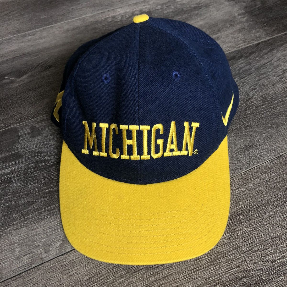 Nike Vintage 2000s Nike University of Michigan Swoosh Team Hat Size ONE SIZE - 1 Thumbnail