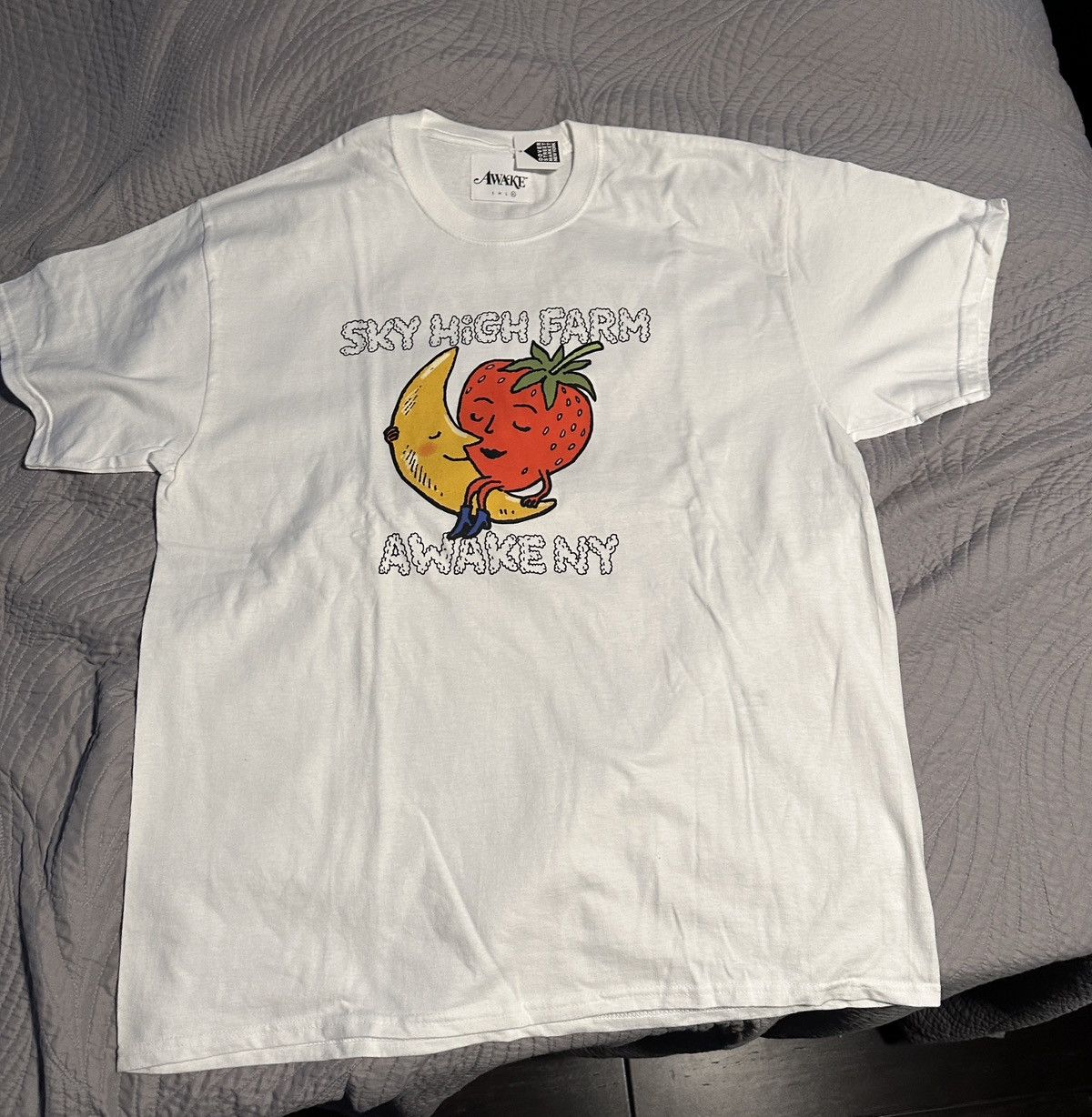 Awake NY Sky High Farm x AwakeNY | Moon Strawberry tee Size US XL / EU 56 / 4 - 1 Thumbnail