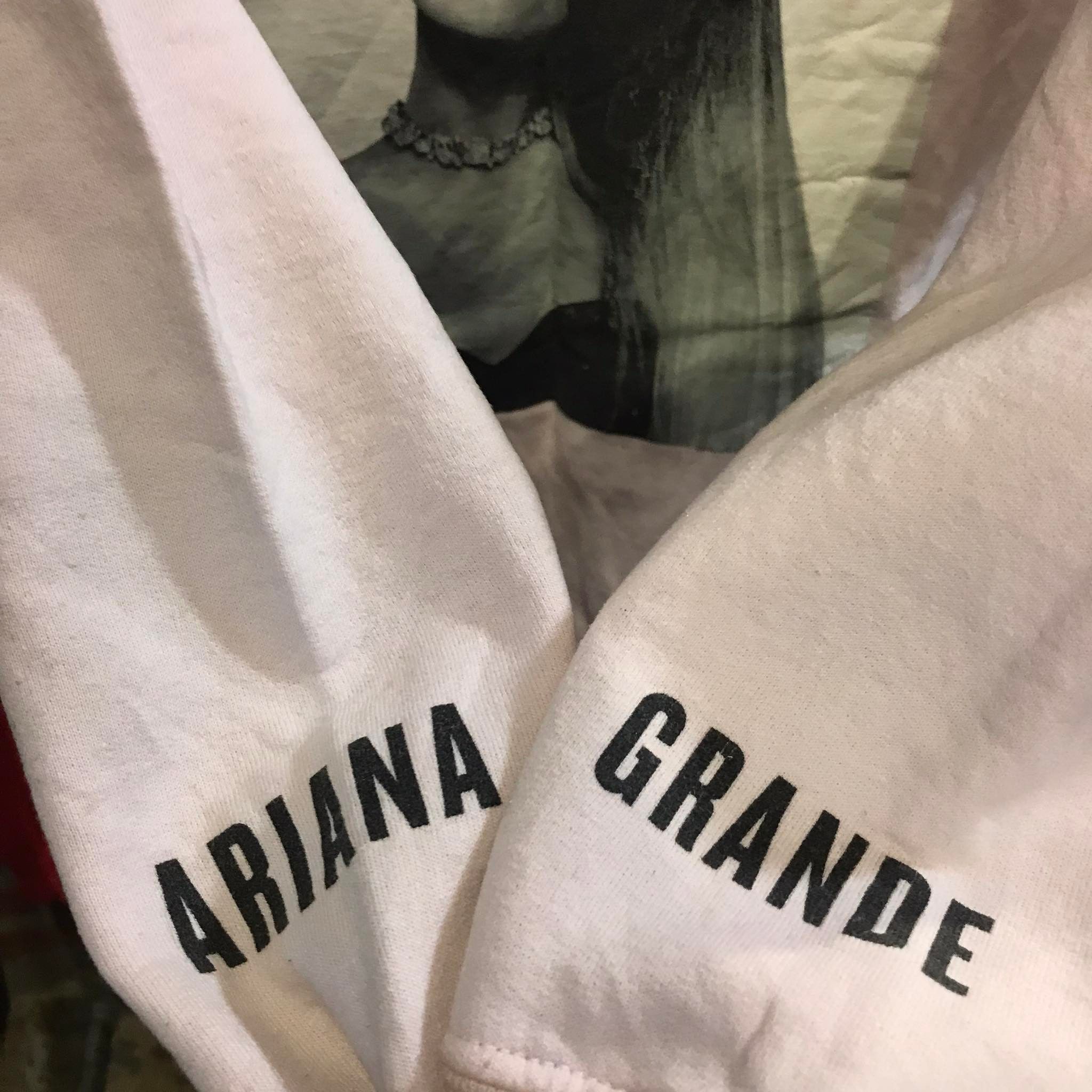 Band Tees Ariana Grande Dangerous Woman Tour Sweatshirt Size US M / EU 48-50 / 2 - 3 Thumbnail