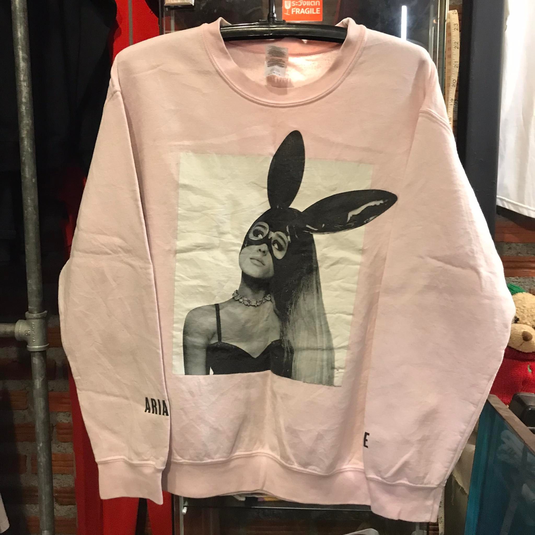 Band Tees Ariana Grande Dangerous Woman Tour Sweatshirt Size US M / EU 48-50 / 2 - 1 Thumbnail