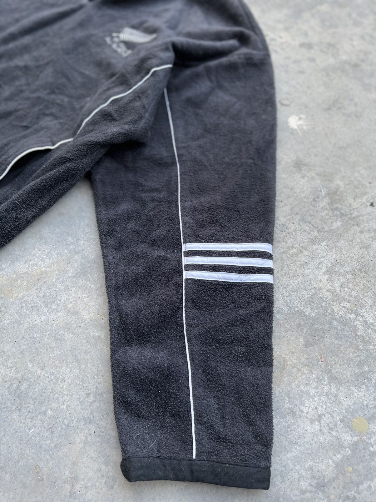 Adidas Vintage Adidas All Black Training Fleece Pullover Size US L / EU 52-54 / 3 - 6 Thumbnail