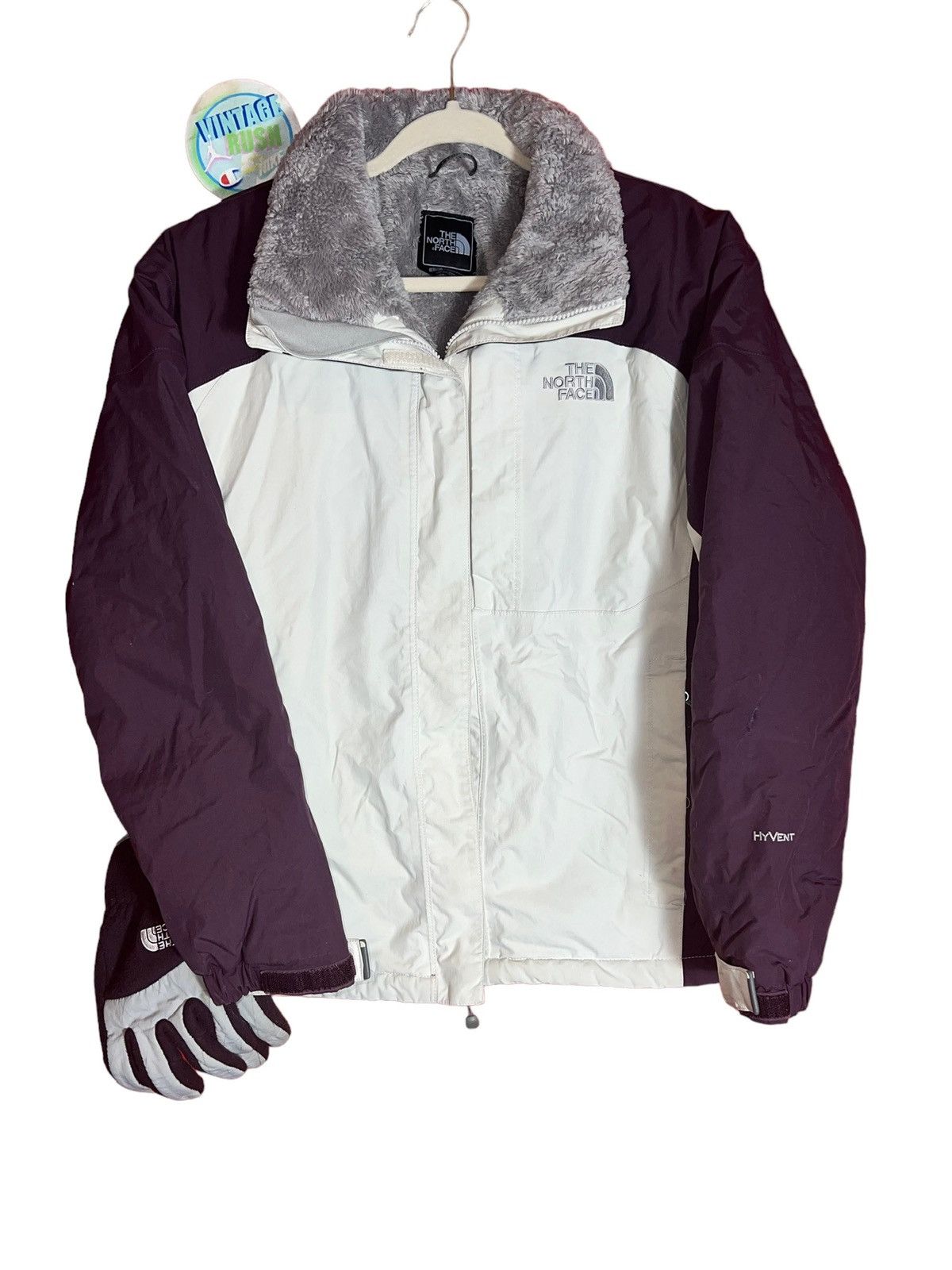 North face jacket deals fur white matching purple gloves