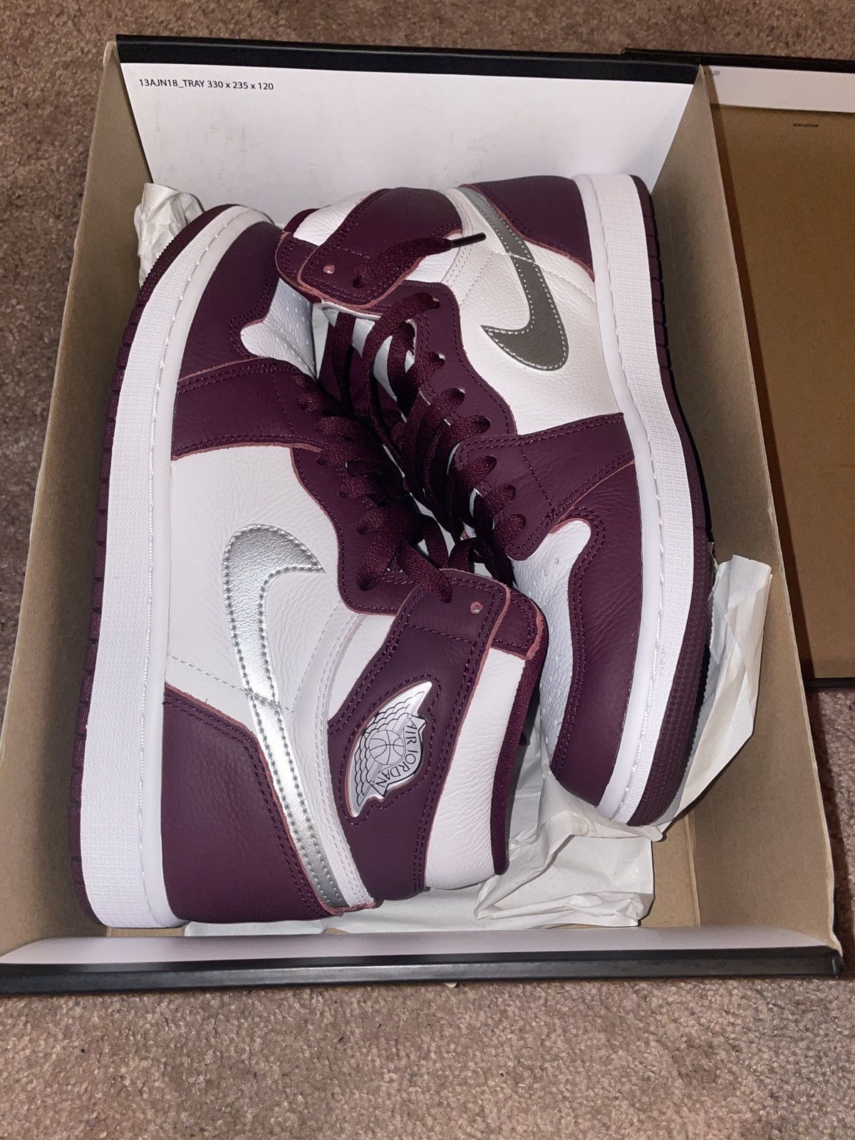Jordan Brand Air Jordan 1 “Bordeaux” Size US 10 / EU 43 - 1 Thumbnail