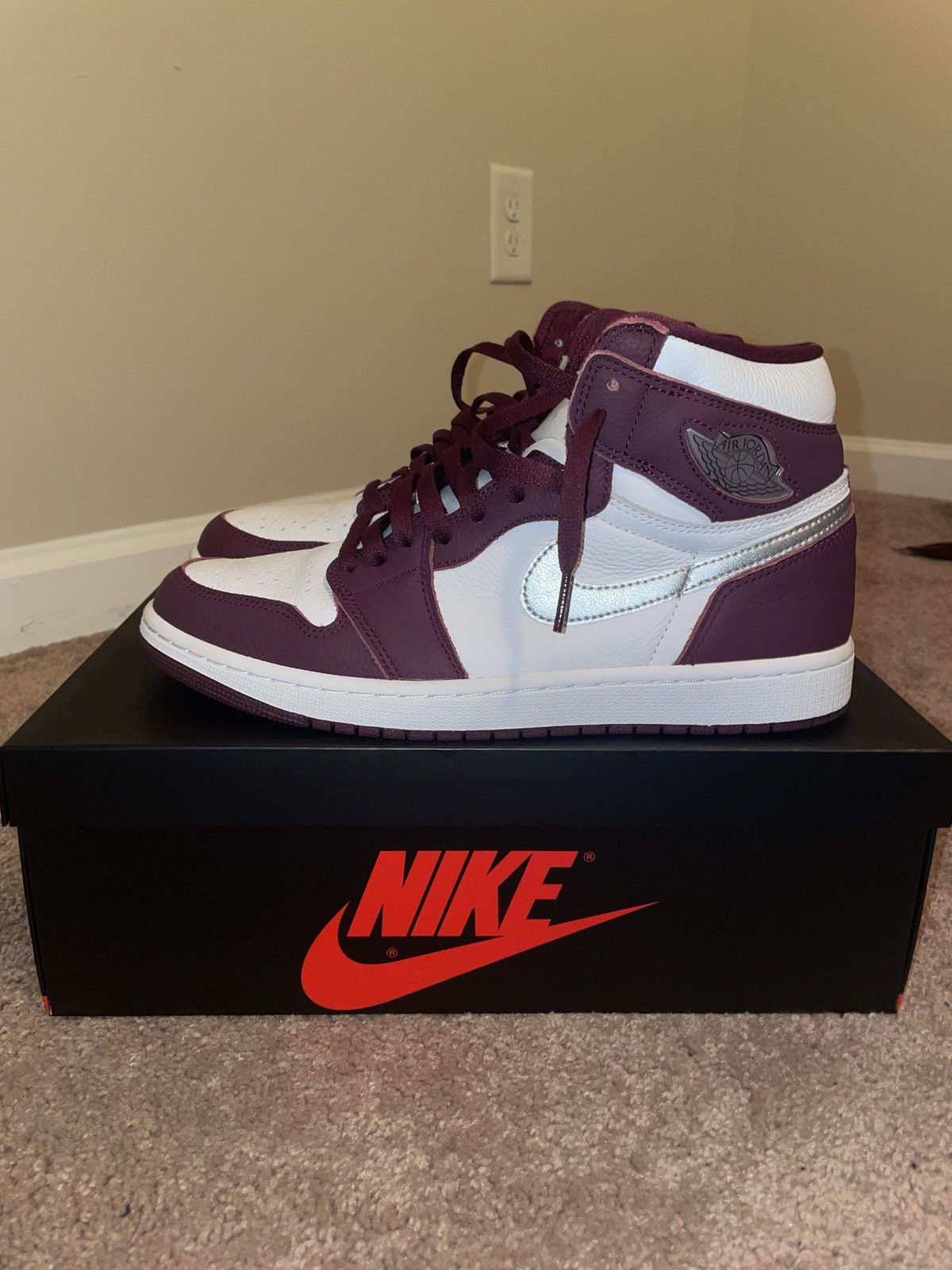 Jordan Brand Air Jordan 1 “Bordeaux” Size US 10 / EU 43 - 3 Thumbnail