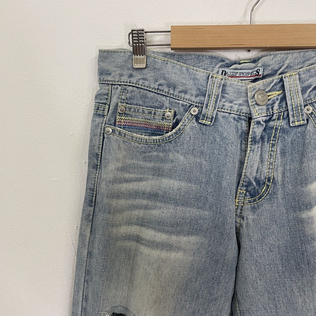 Japanese Brand Vintage Daily Topics Distressed Denim Jeans Size US 31 - 3 Thumbnail