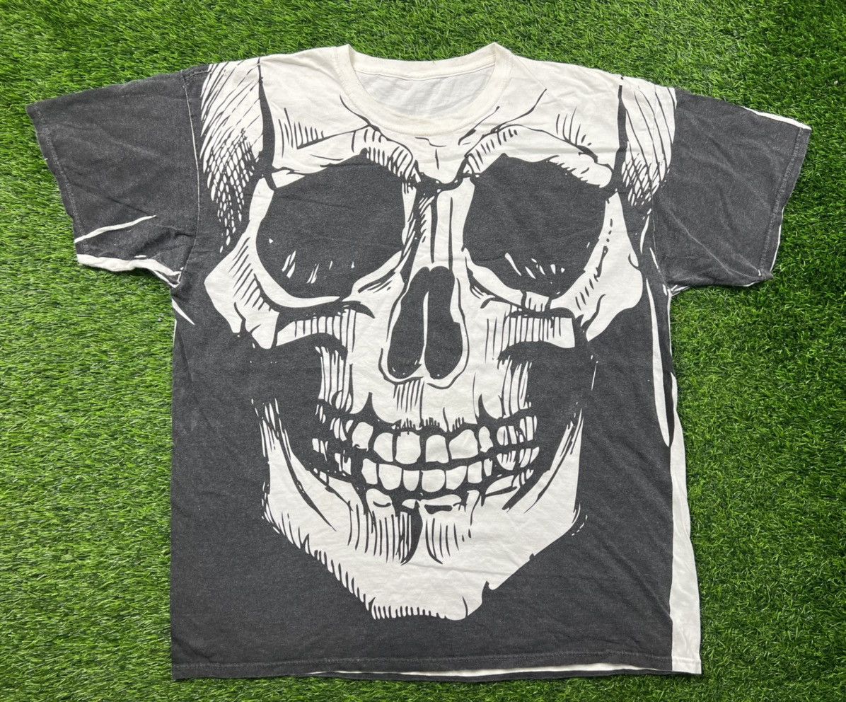 (B265) skull overprint tshirt like chris pinkerton design