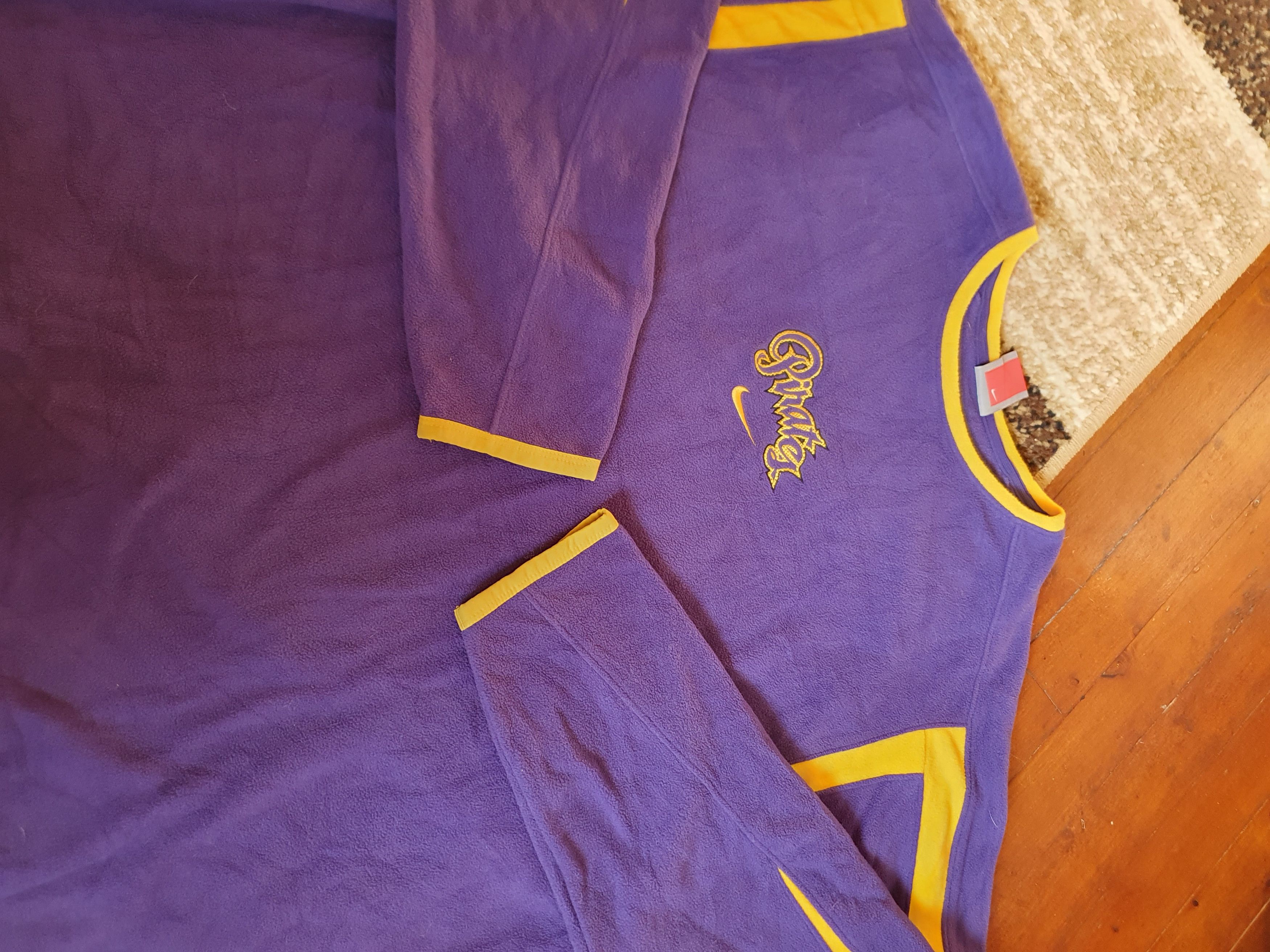 Nike Nike Fit Therma Center Swoosh ECU Pirats fleece,sz L Size US L / EU 52-54 / 3 - 12 Thumbnail