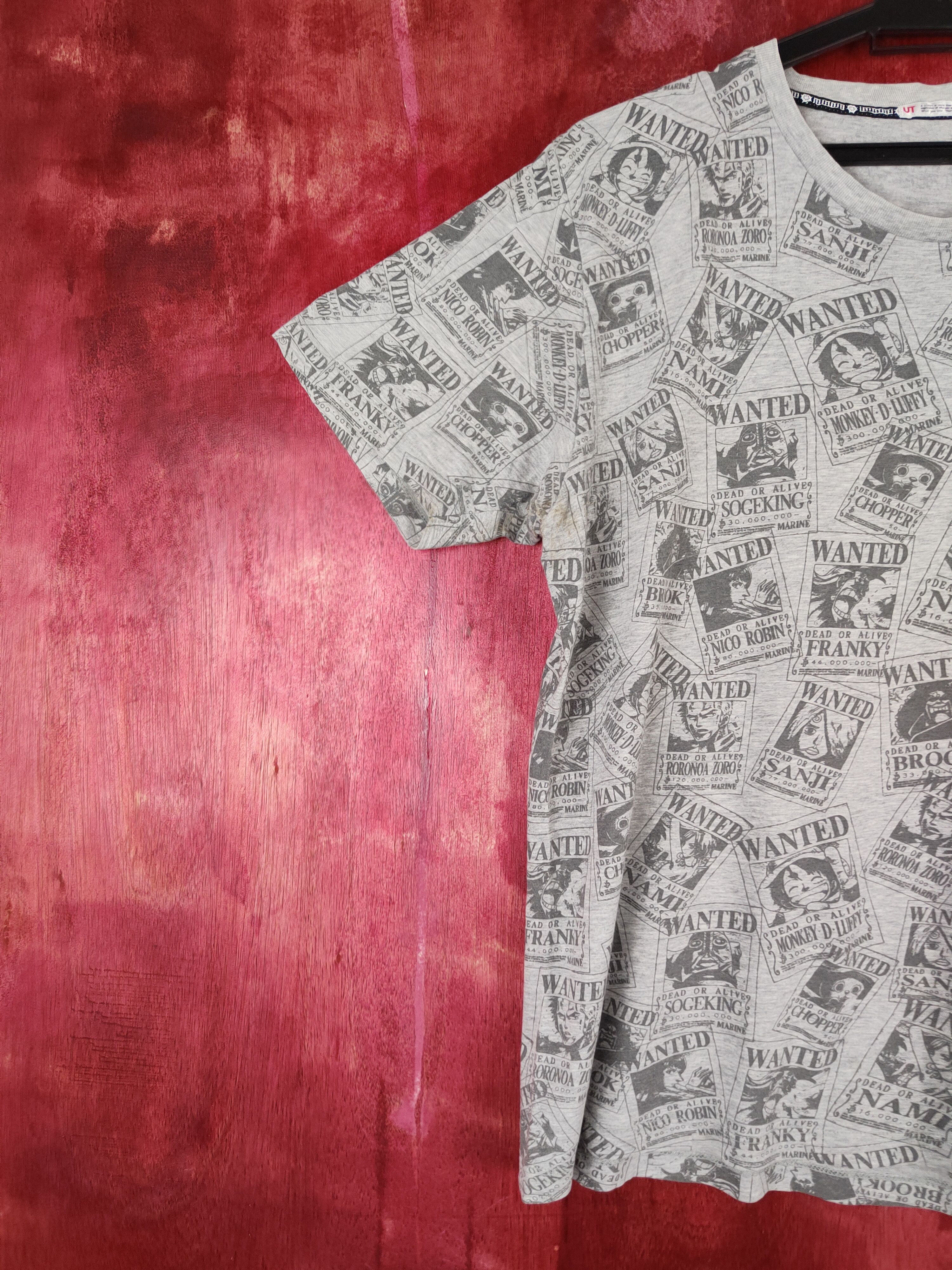 One Piece Uniqlo-One Piece Wanted Gray Short Sleeve T-shirt #S646 Size US M / EU 48-50 / 2 - 4 Thumbnail