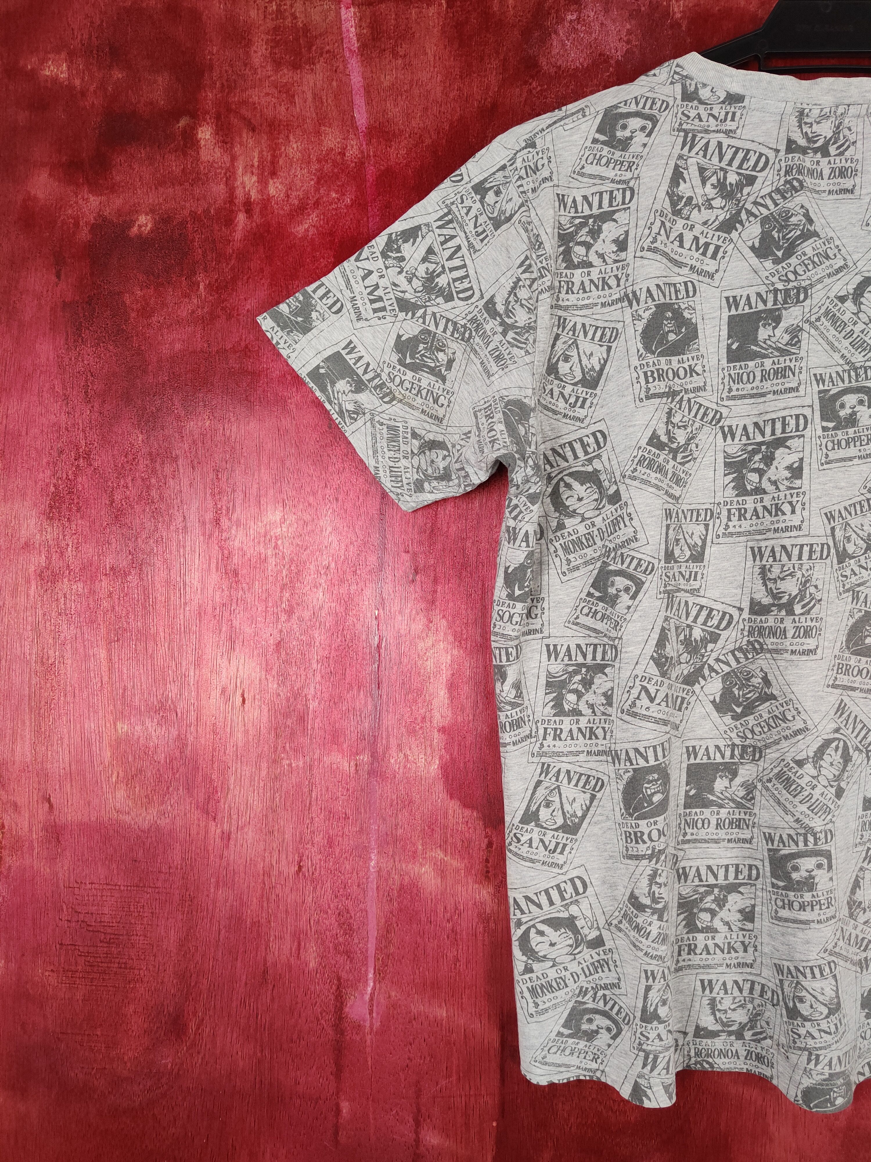 One Piece Uniqlo-One Piece Wanted Gray Short Sleeve T-shirt #S646 Size US M / EU 48-50 / 2 - 10 Thumbnail