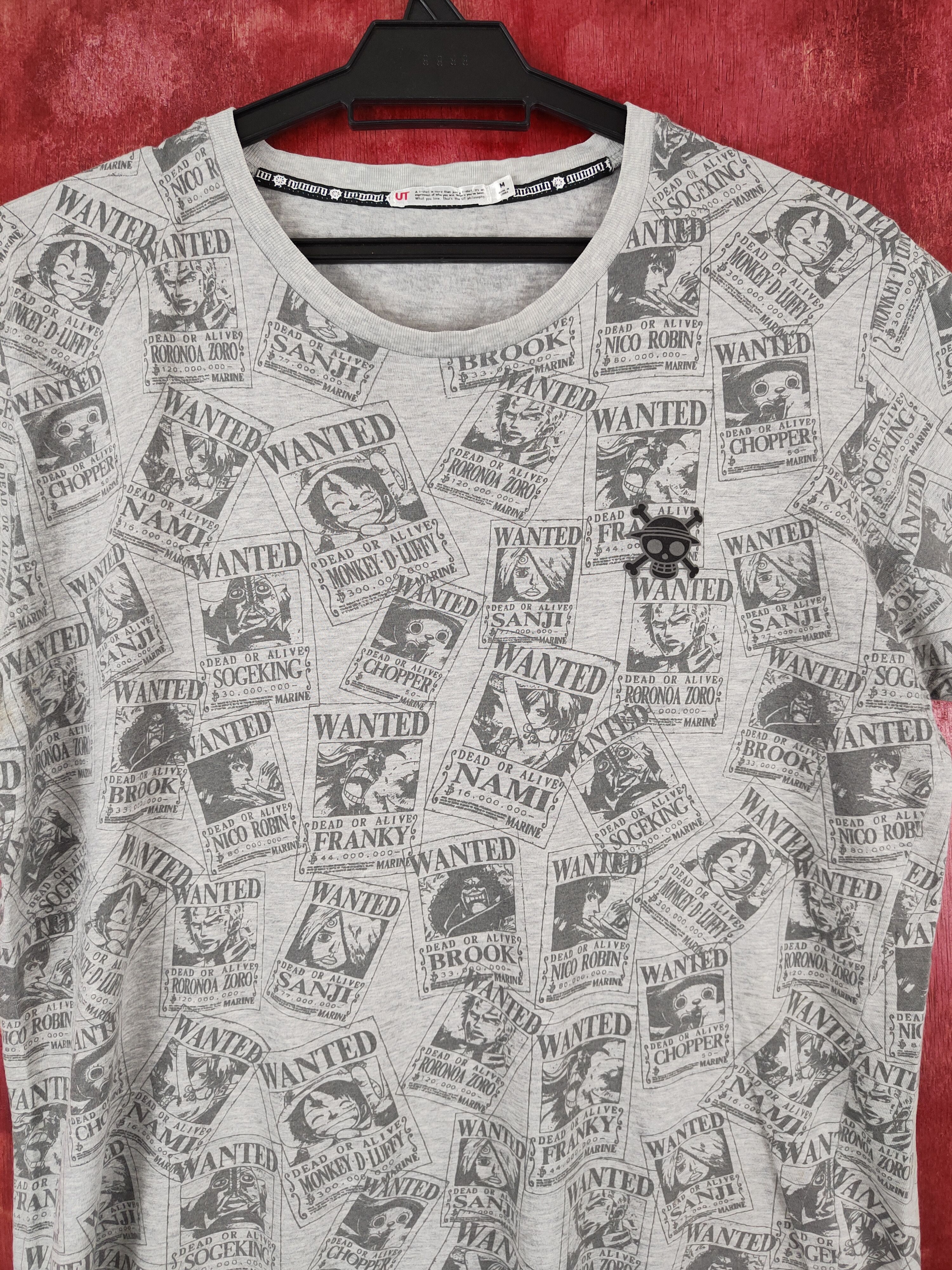One Piece Uniqlo-One Piece Wanted Gray Short Sleeve T-shirt #S646 Size US M / EU 48-50 / 2 - 2 Thumbnail