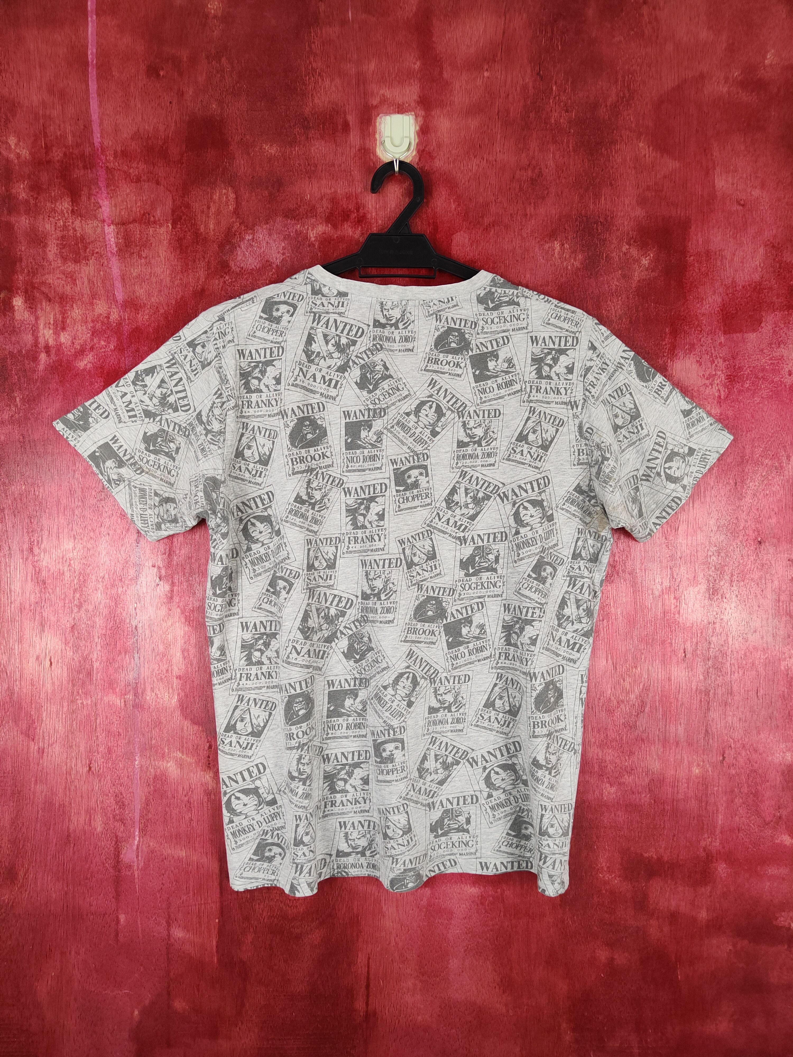 One Piece Uniqlo-One Piece Wanted Gray Short Sleeve T-shirt #S646 Size US M / EU 48-50 / 2 - 9 Thumbnail